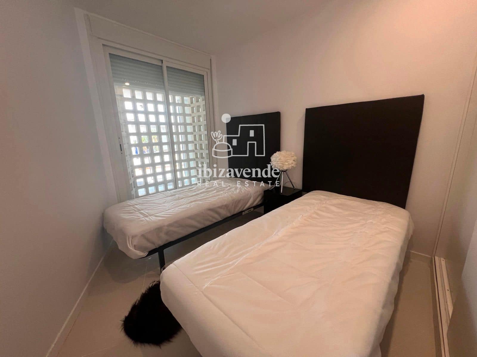 2 bedroom Flat for sale in Ibiza / Eivissa town with pool - € 680,000 (Ref: 10008008)