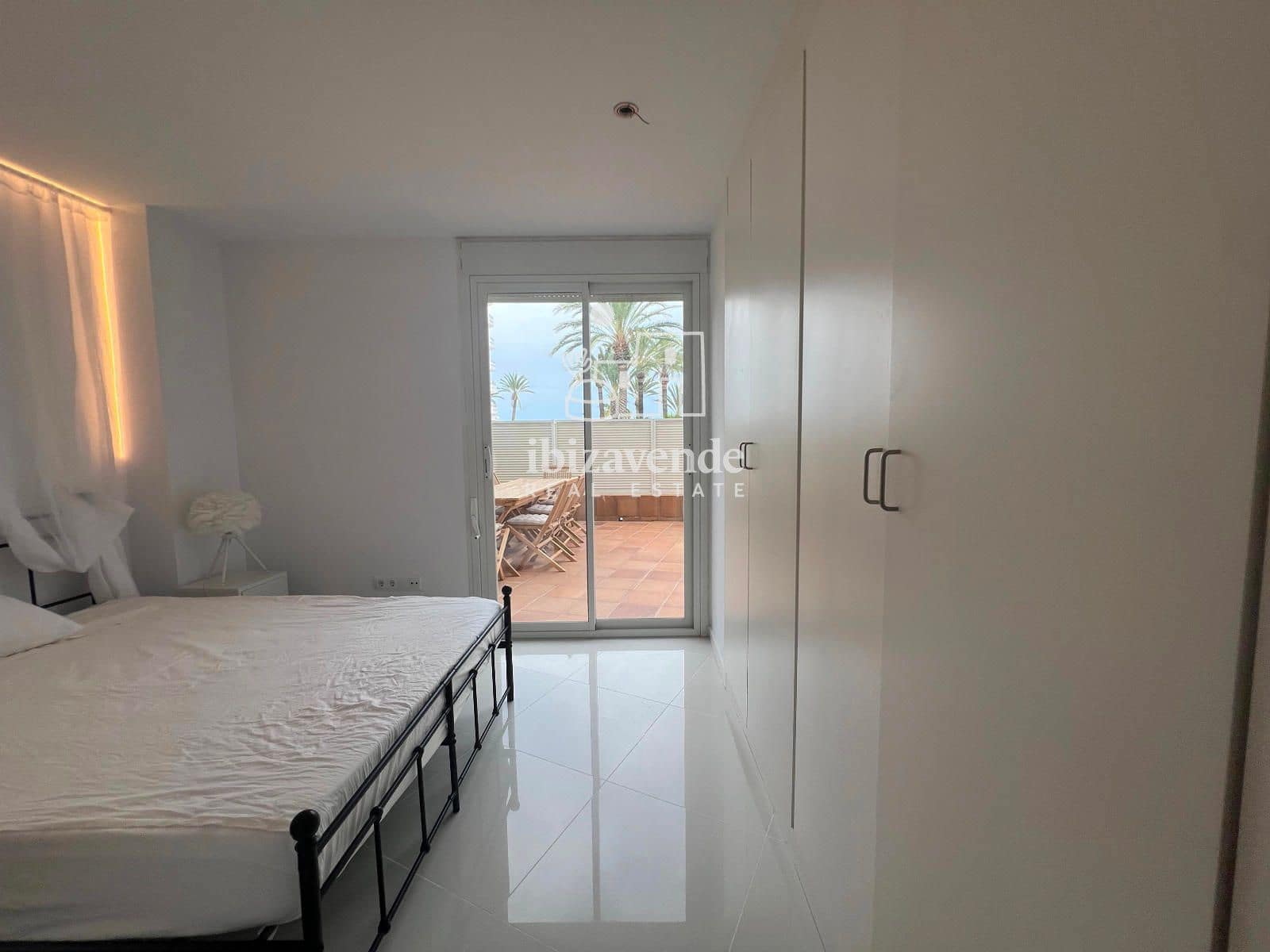 2 bedroom Flat for sale in Ibiza / Eivissa town with pool - € 680,000 (Ref: 10008008)