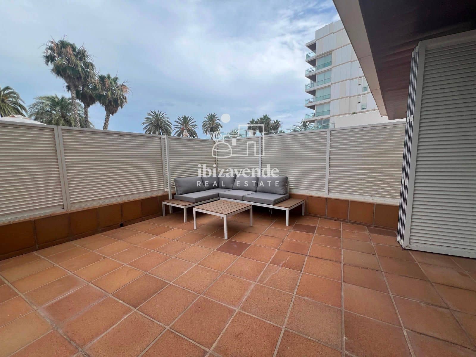 2 bedroom Flat for sale in Ibiza / Eivissa town with pool - € 680,000 (Ref: 10008008)