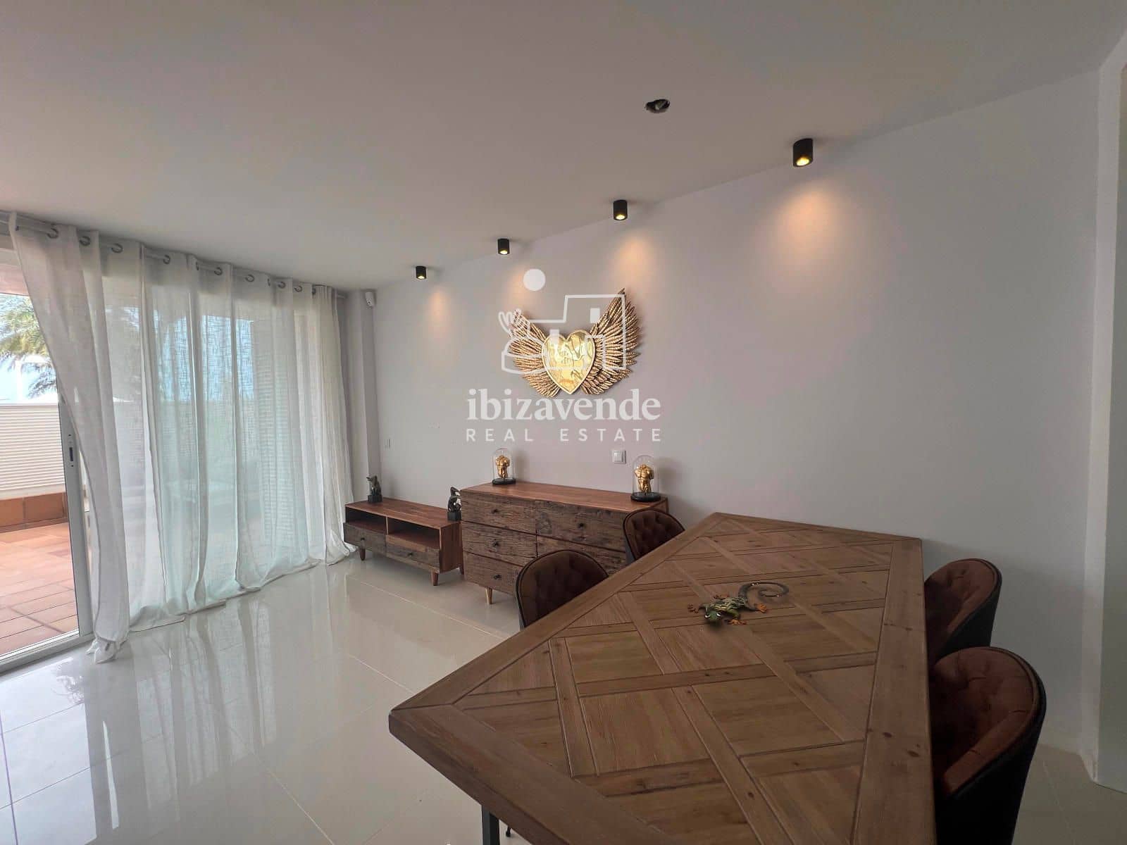 2 bedroom Flat for sale in Ibiza / Eivissa town with pool - € 680,000 (Ref: 10008008)