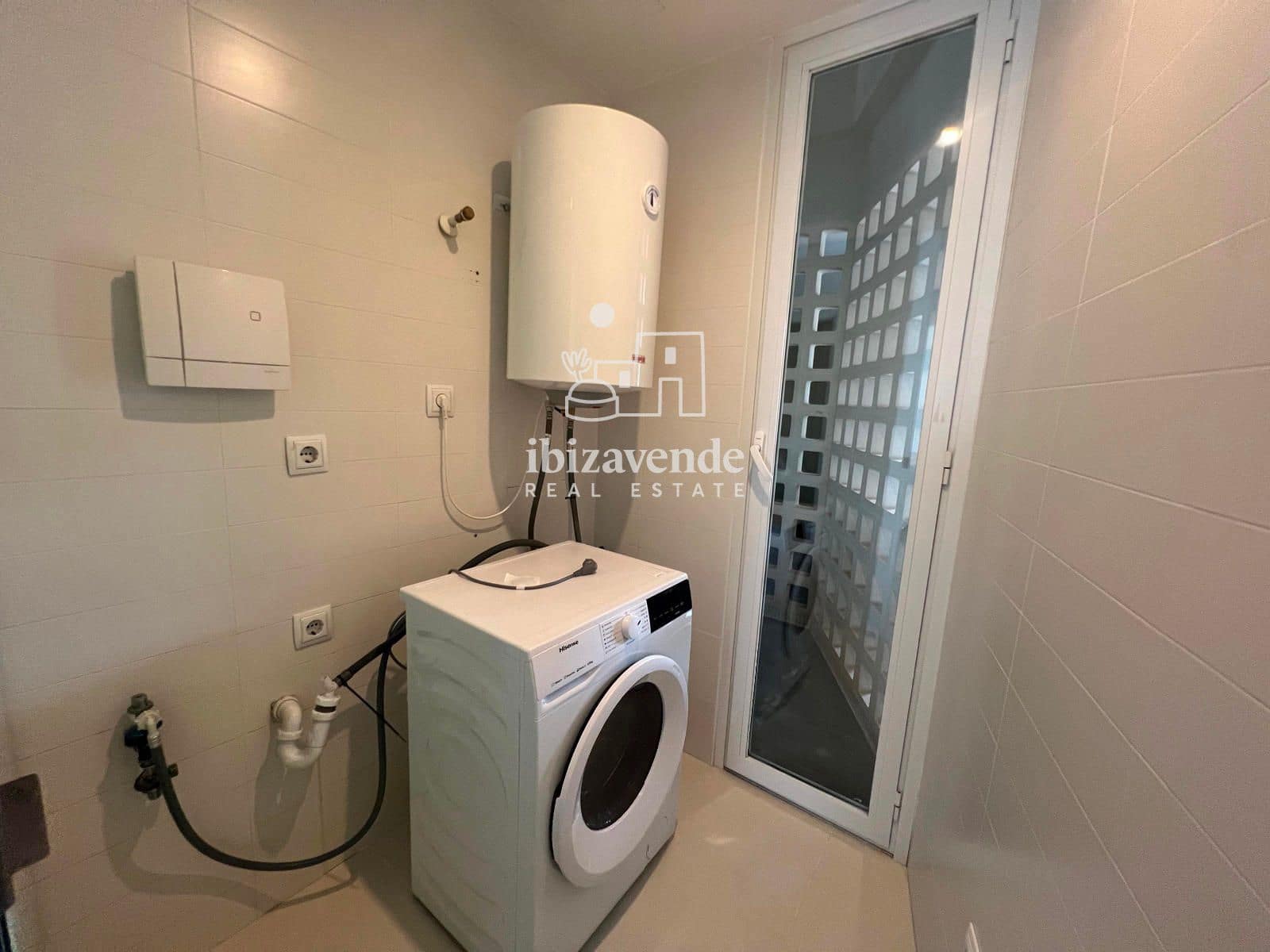 2 bedroom Flat for sale in Ibiza / Eivissa town with pool - € 680,000 (Ref: 10008008)