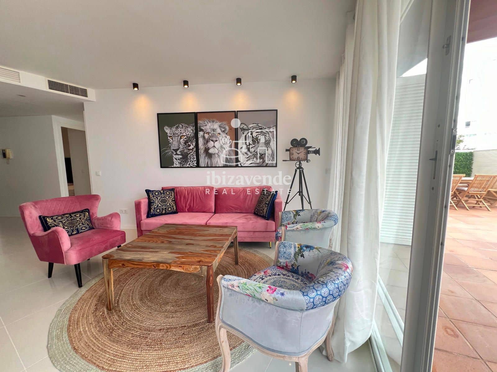 2 bedroom Flat for sale in Ibiza / Eivissa town with pool - € 680,000 (Ref: 10008008)