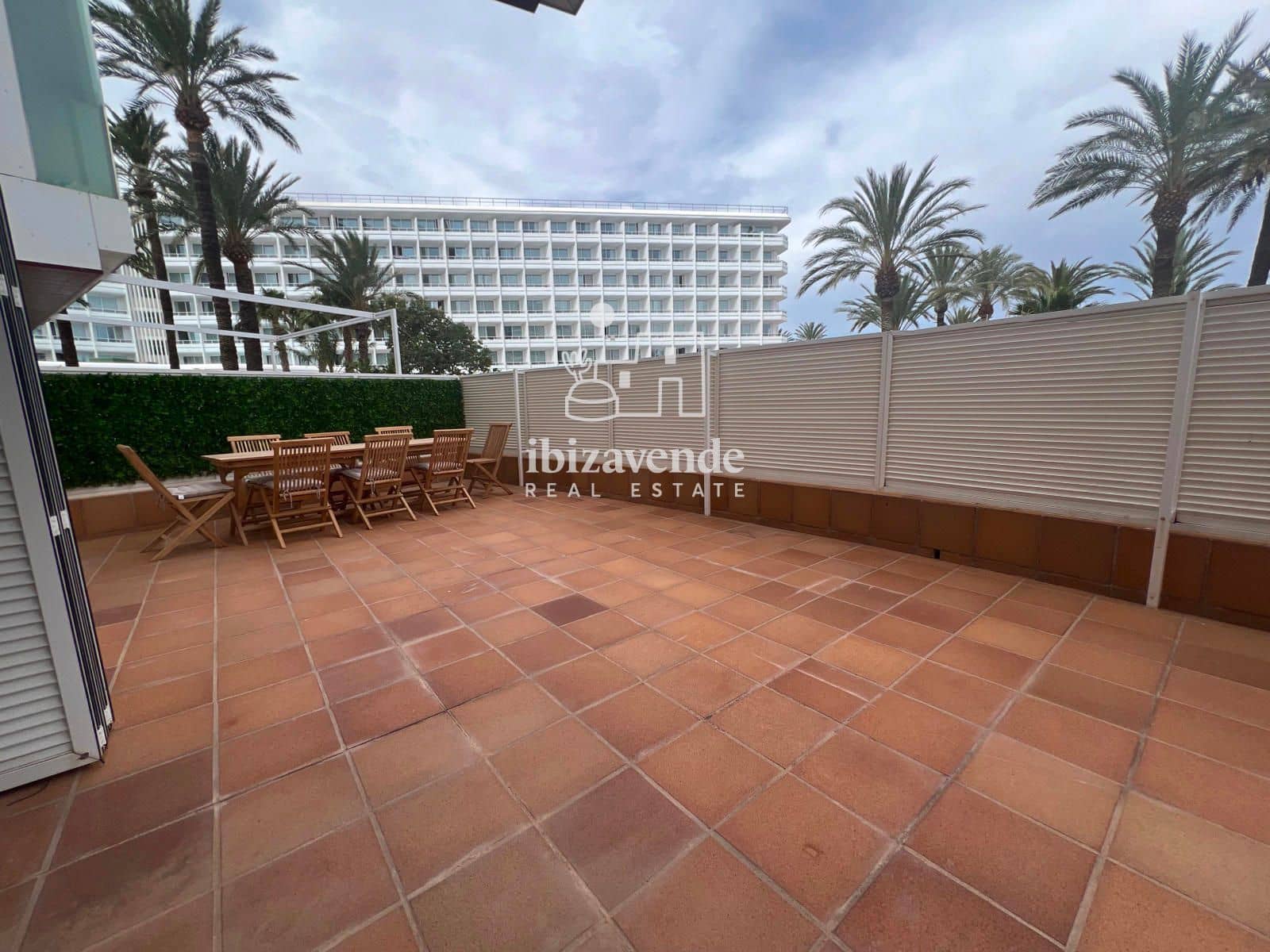 2 bedroom Flat for sale in Ibiza / Eivissa town with pool - € 680,000 (Ref: 10008008)
