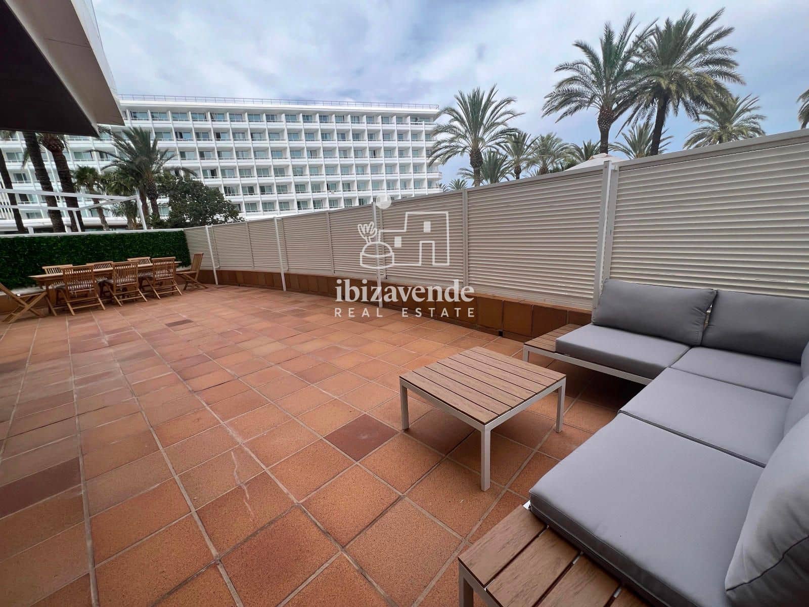 2 bedroom Flat for sale in Ibiza / Eivissa town with pool - € 680,000 (Ref: 10008008)