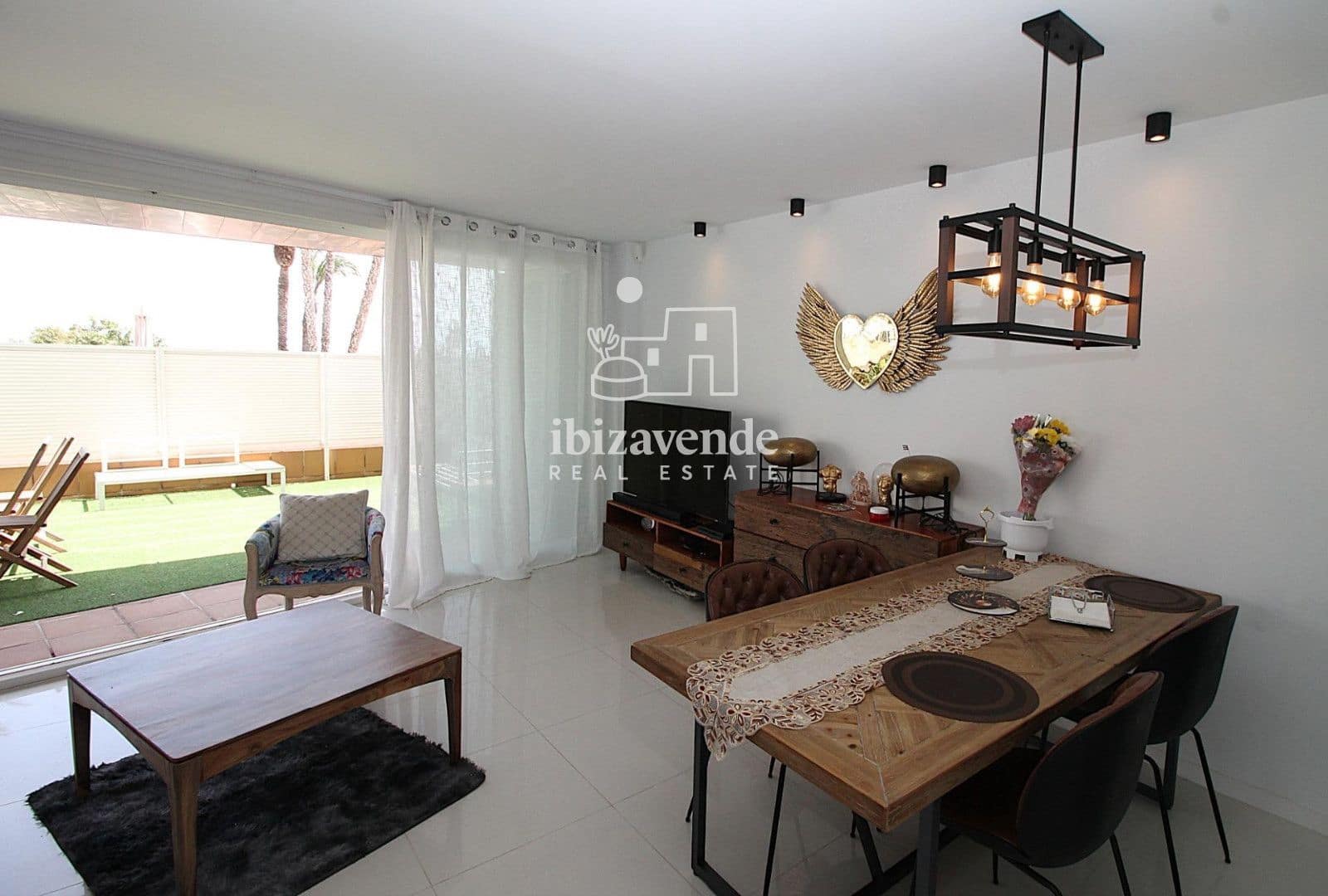 2 bedroom Flat for sale in Ibiza / Eivissa town with pool - € 680,000 (Ref: 10008008)