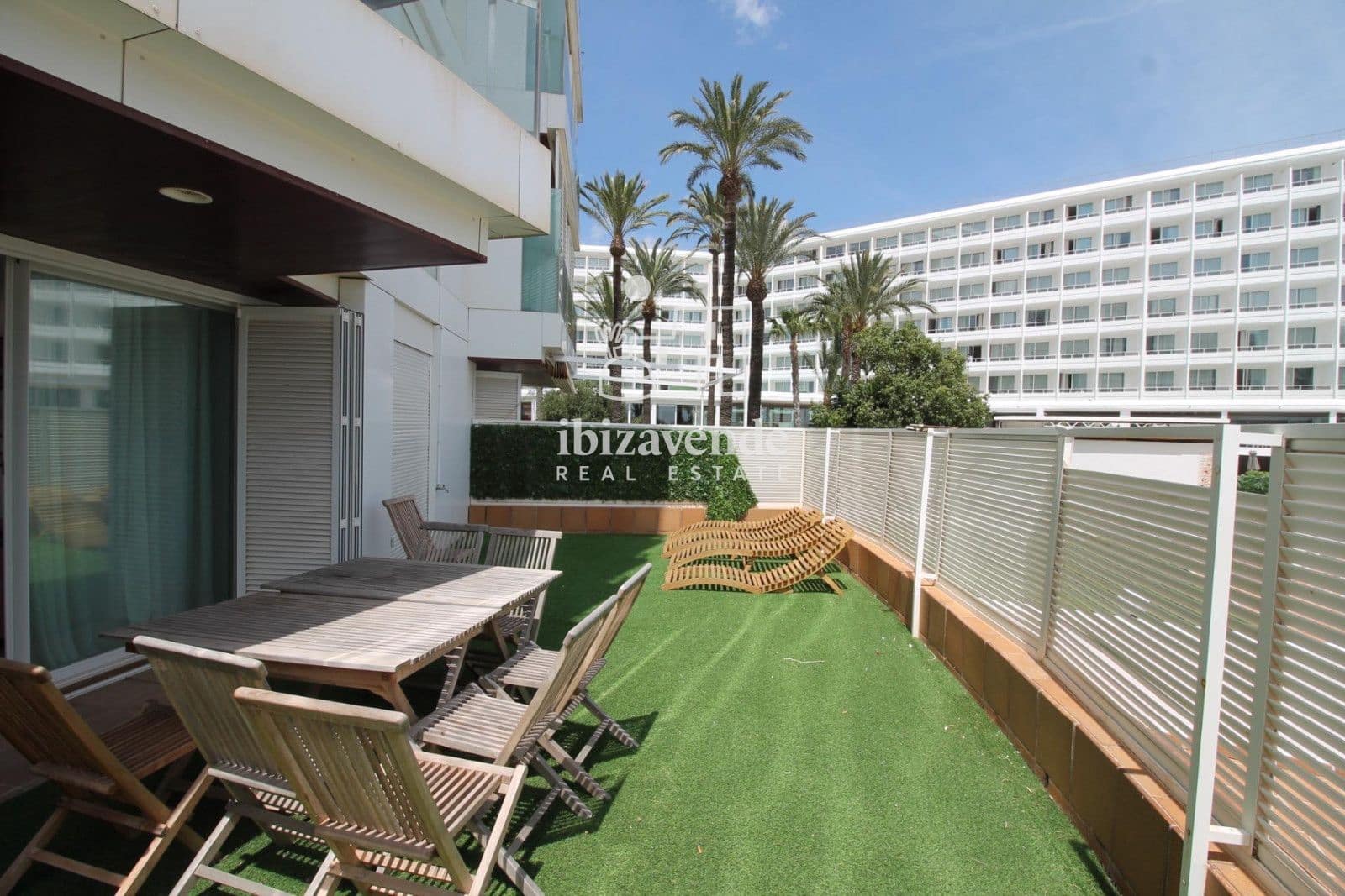 2 bedroom Flat for sale in Ibiza / Eivissa town with pool - € 680,000 (Ref: 10008008)