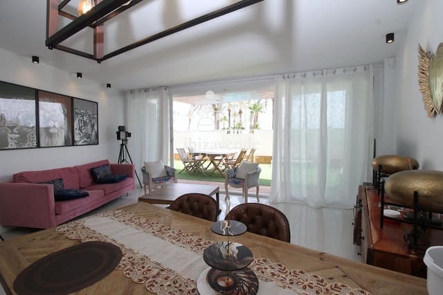 2 bedroom Flat for sale in Ibiza / Eivissa town with pool - € 680,000 (Ref: 10008008)