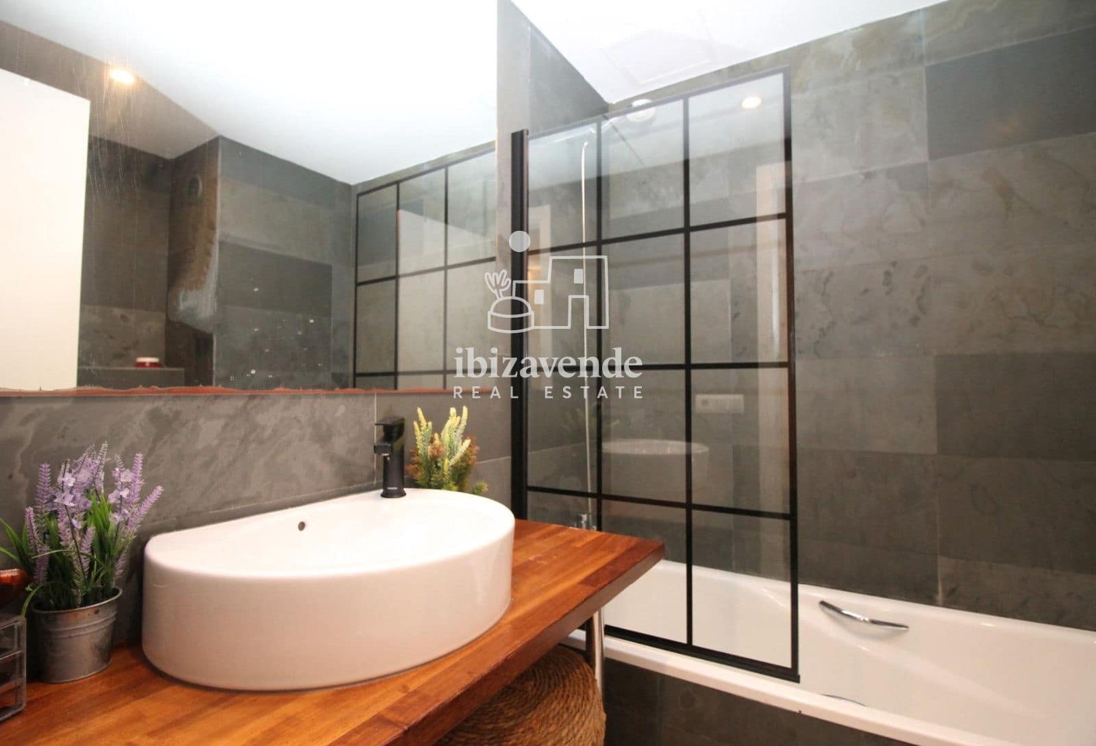 2 bedroom Flat for sale in Ibiza / Eivissa town with pool - € 680,000 (Ref: 10008008)
