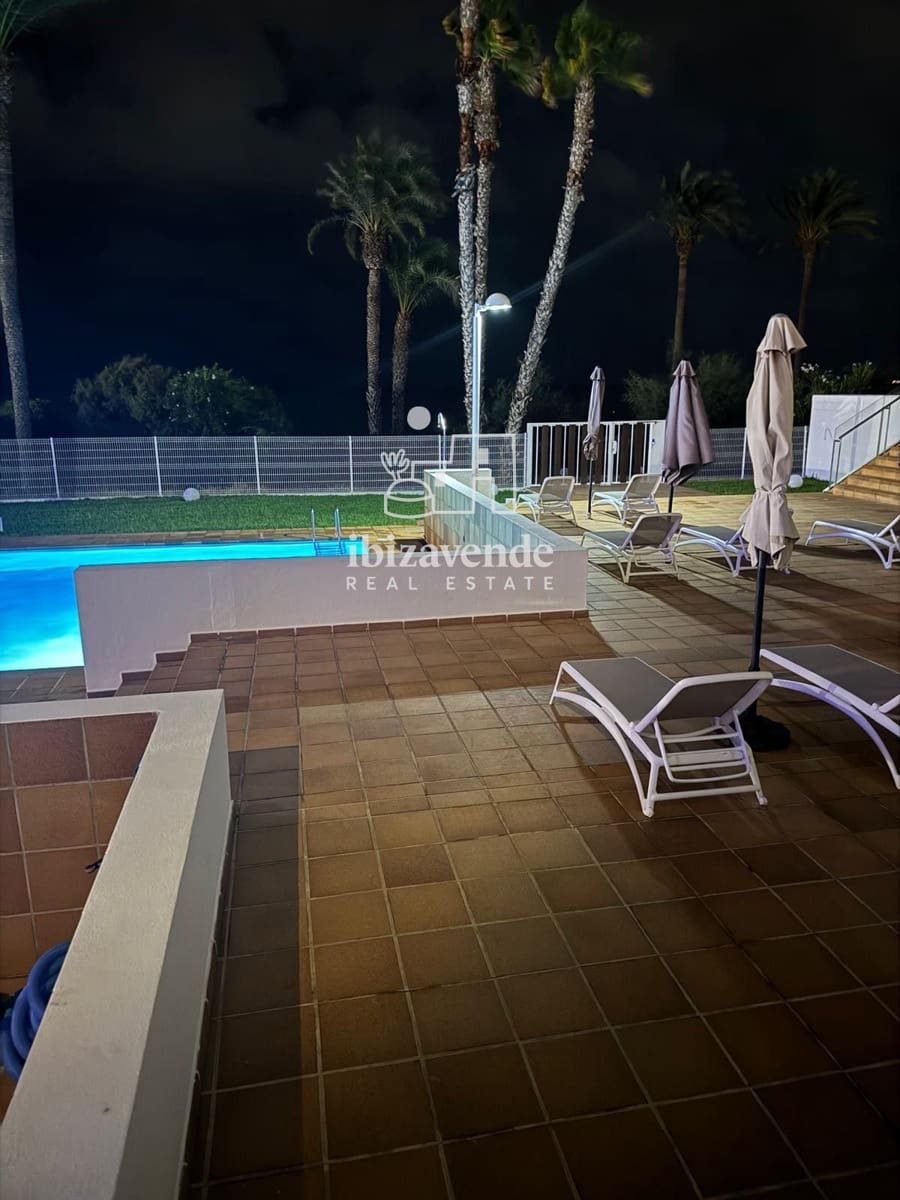 2 bedroom Flat for sale in Ibiza / Eivissa town with pool - € 680,000 (Ref: 10008008)