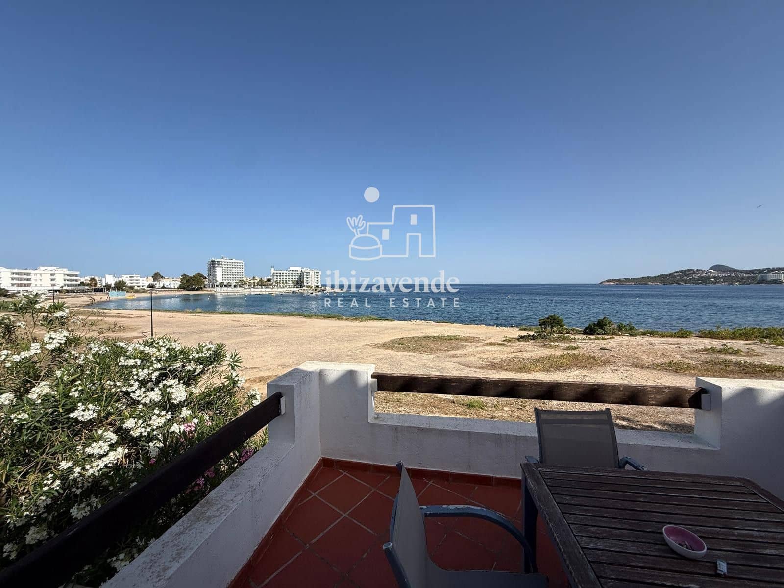 4 Zimmer Villa zu vermieten in Cala d'en Bou - 3.000 € (Ref: 10009622)