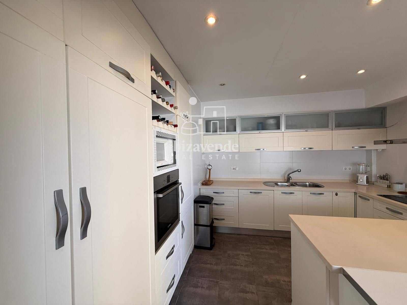 4 Zimmer Villa zu vermieten in Cala d'en Bou - 3.000 € (Ref: 10009622)