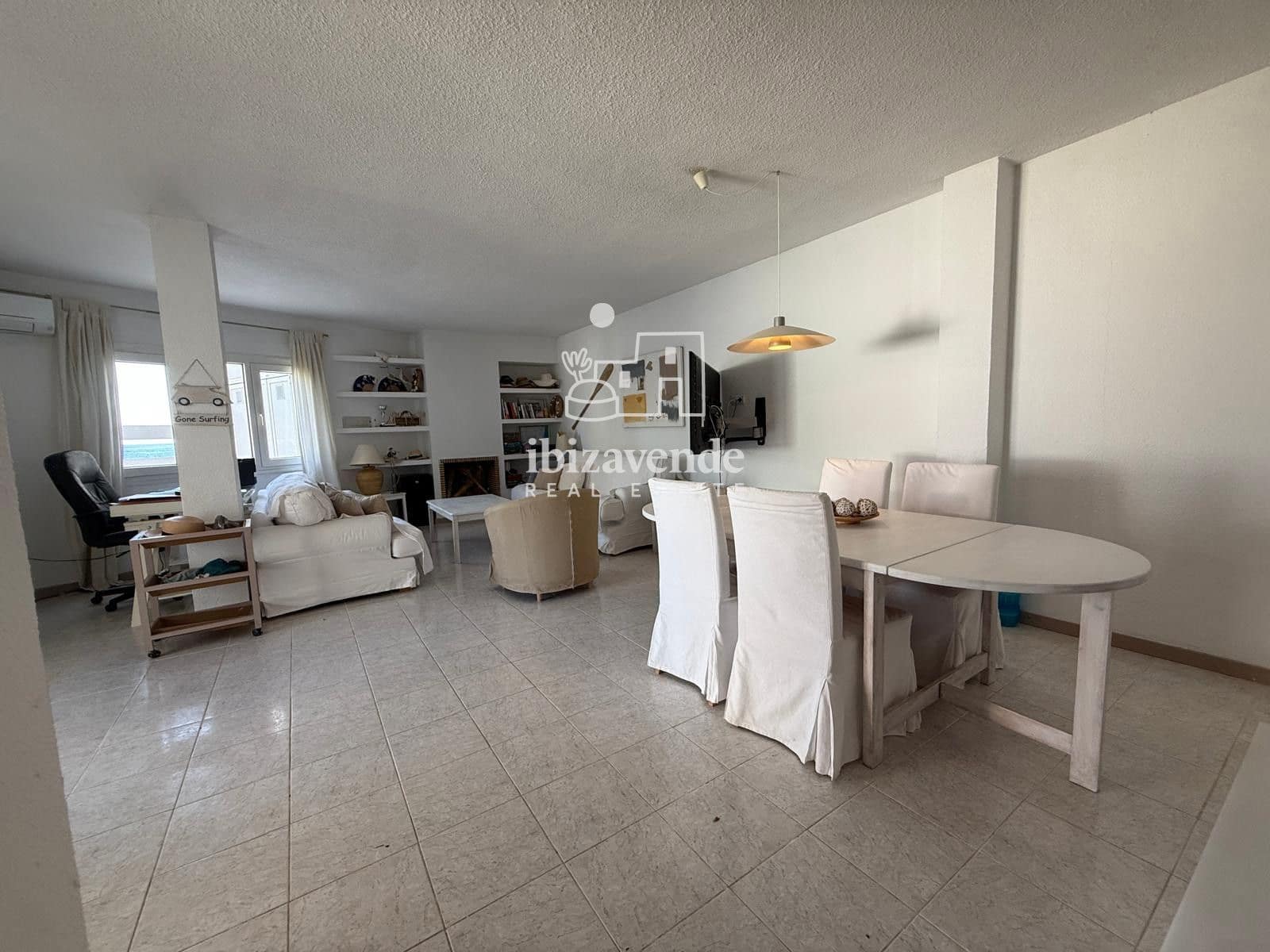 4 Zimmer Villa zu vermieten in Cala d'en Bou - 3.000 € (Ref: 10009622)