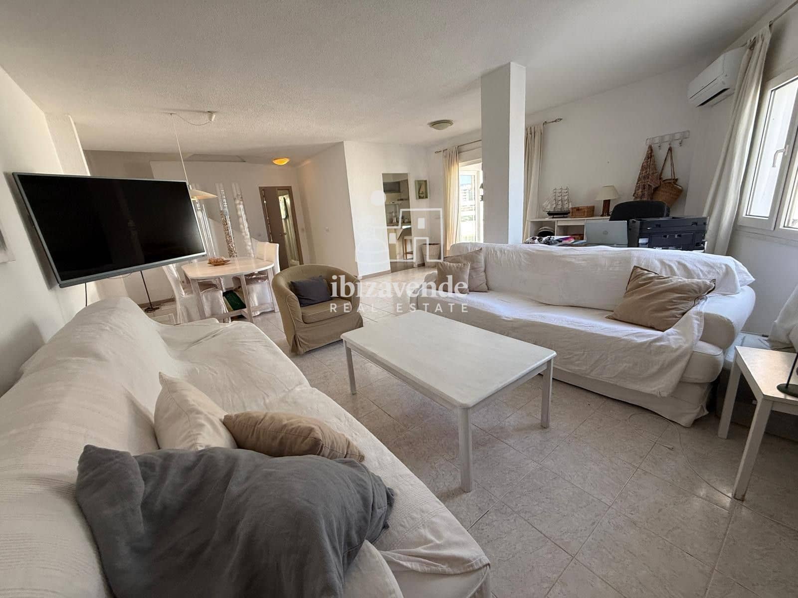 4 Zimmer Villa zu vermieten in Cala d'en Bou - 3.000 € (Ref: 10009622)