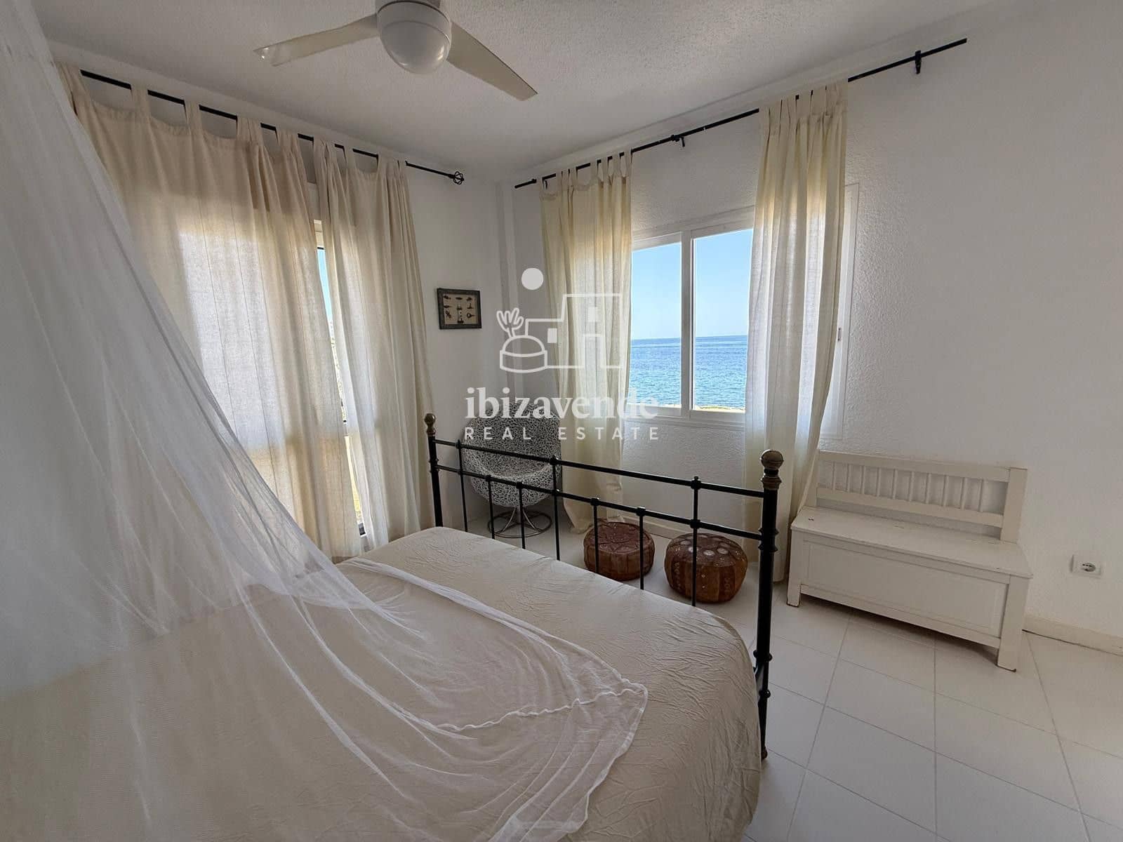 4 Zimmer Villa zu vermieten in Cala d'en Bou - 3.000 € (Ref: 10009622)
