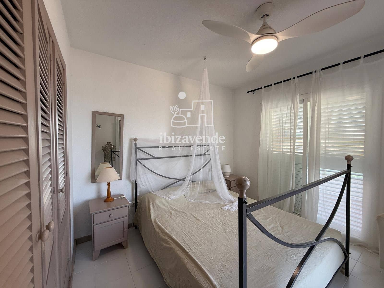 4 Zimmer Villa zu vermieten in Cala d'en Bou - 3.000 € (Ref: 10009622)