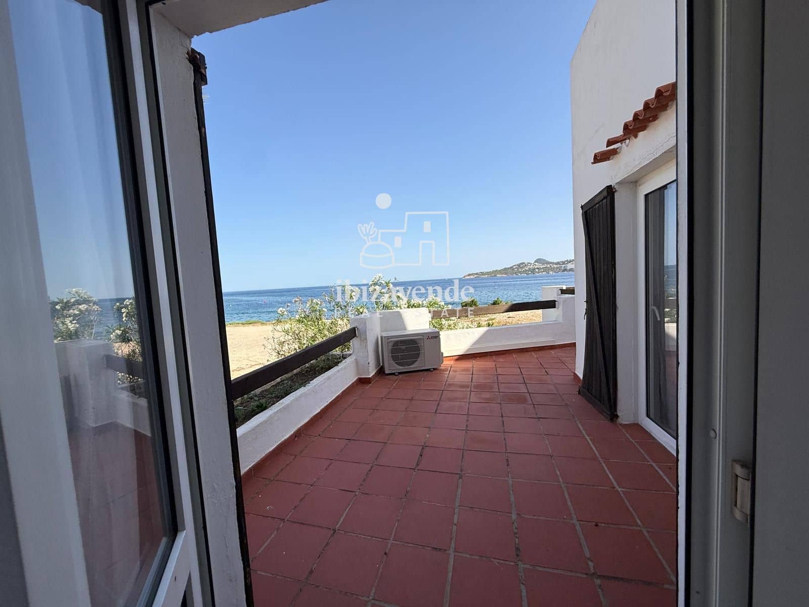 4 Zimmer Villa zu vermieten in Cala d'en Bou - 3.000 € (Ref: 10009622)