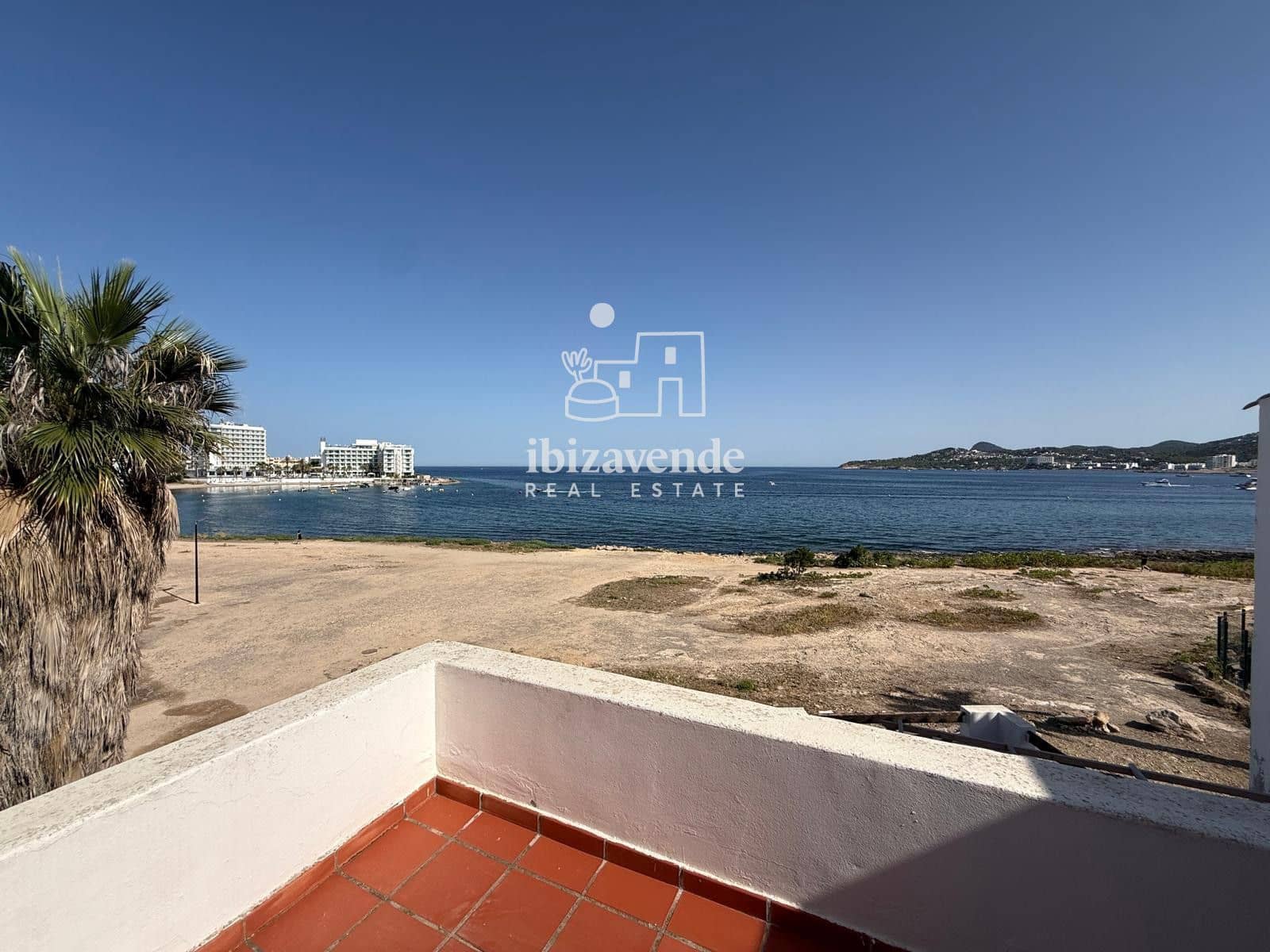 4 Zimmer Villa zu vermieten in Cala d'en Bou - 3.000 € (Ref: 10009622)