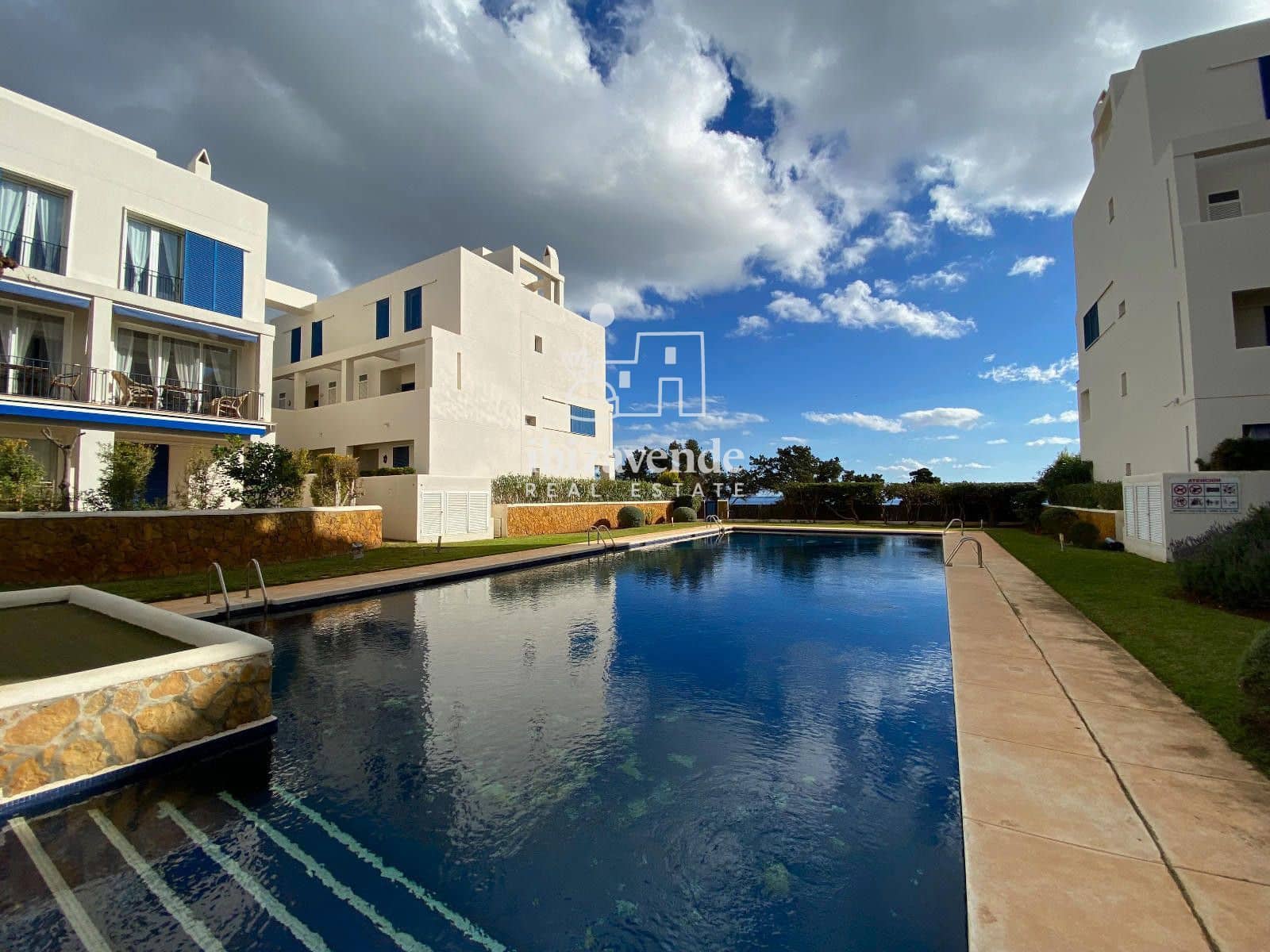 1 sypialnia Penthouse do wynajęcia w Santa Eulalia / Santa Eularia z basenem garażem - 1 400 € (Ref: 10012548)