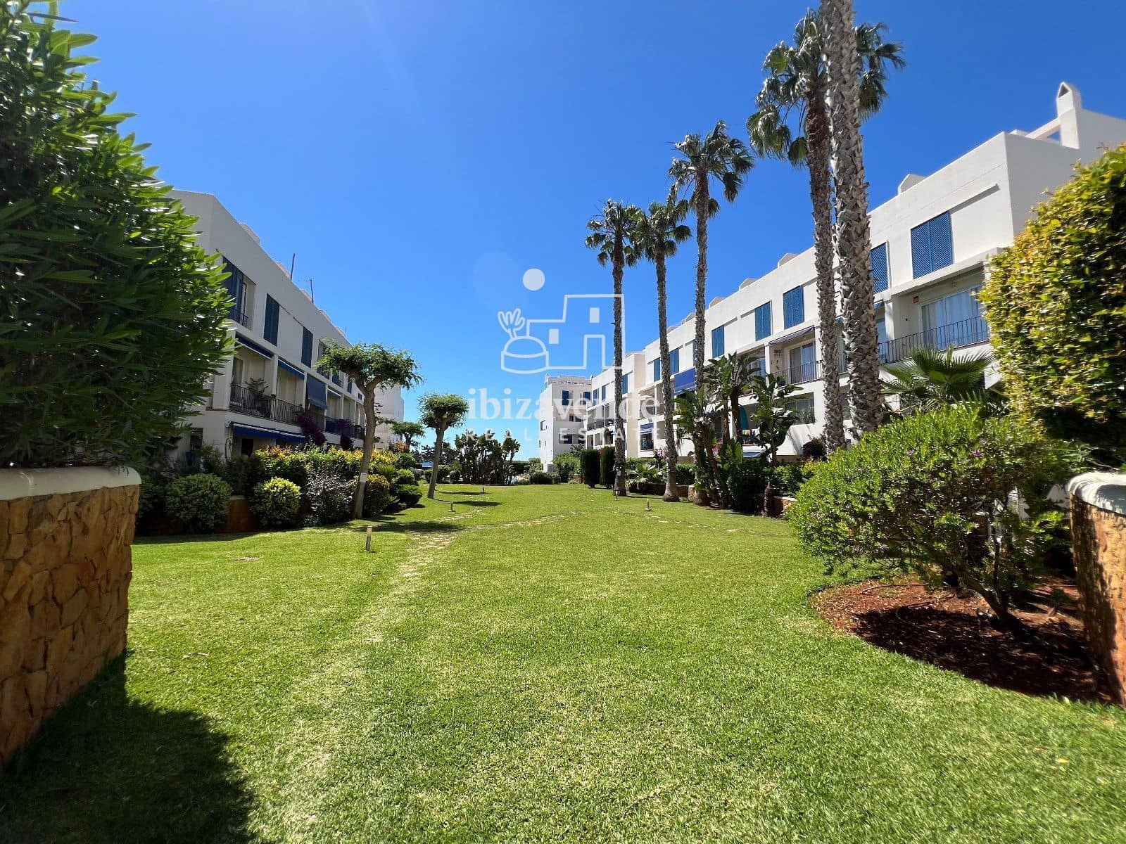 1 sypialnia Penthouse do wynajęcia w Santa Eulalia / Santa Eularia z basenem garażem - 1 400 € (Ref: 10012548)
