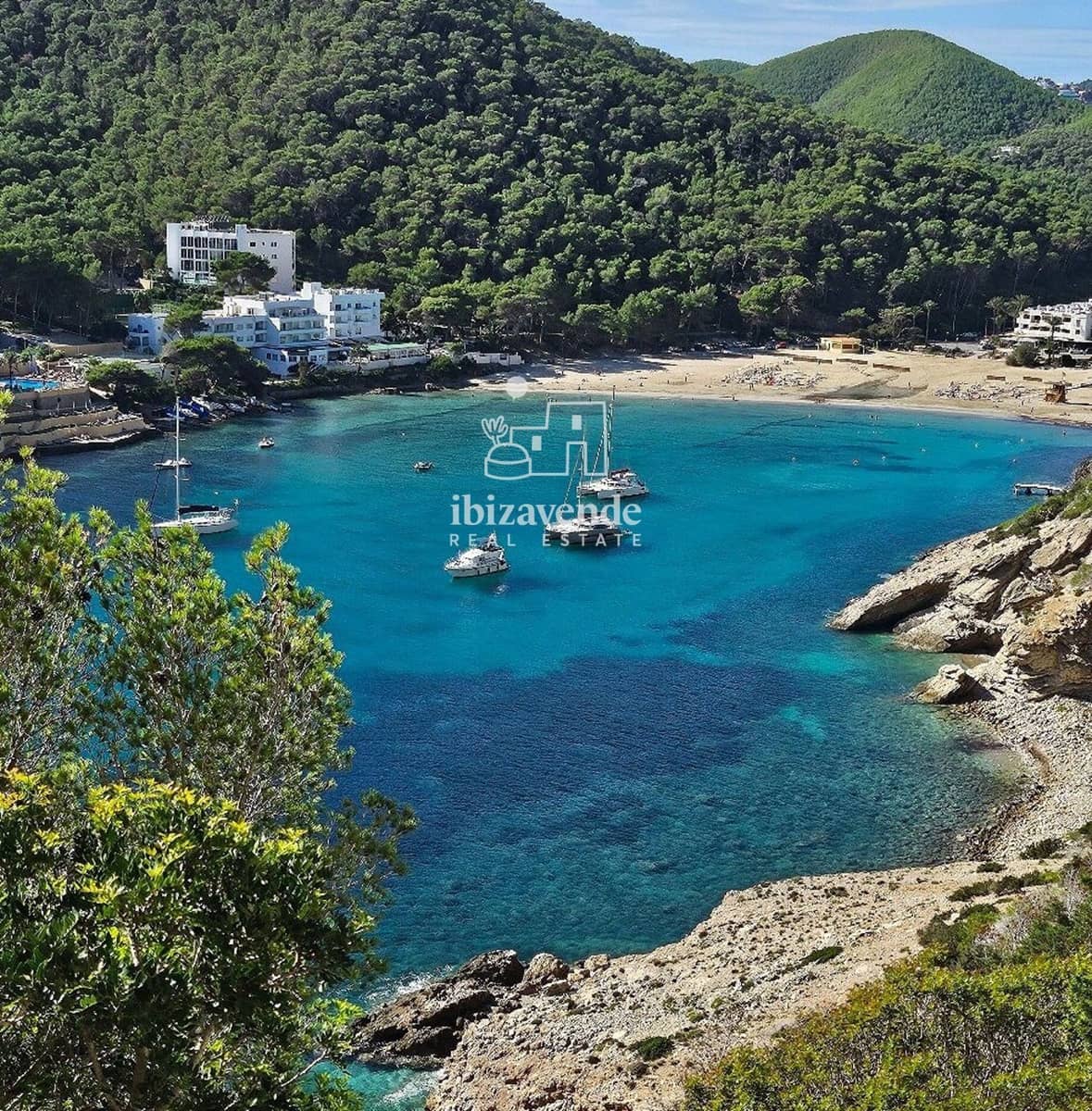 2 bedroom Flat for rent in Cala Llonga - € 2,000 (Ref: 10014105)