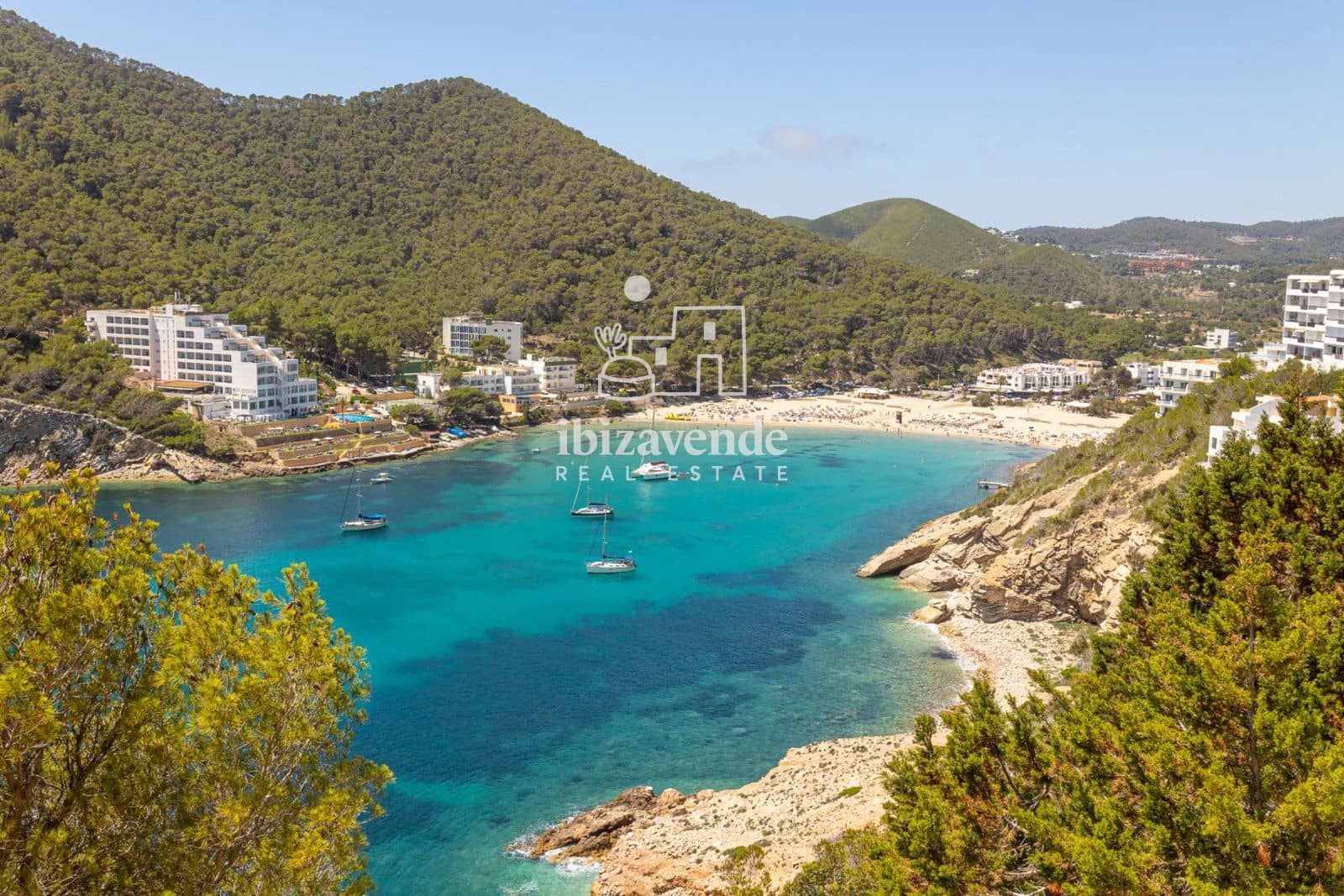 2 bedroom Flat for rent in Cala Llonga - € 2,000 (Ref: 10014105)