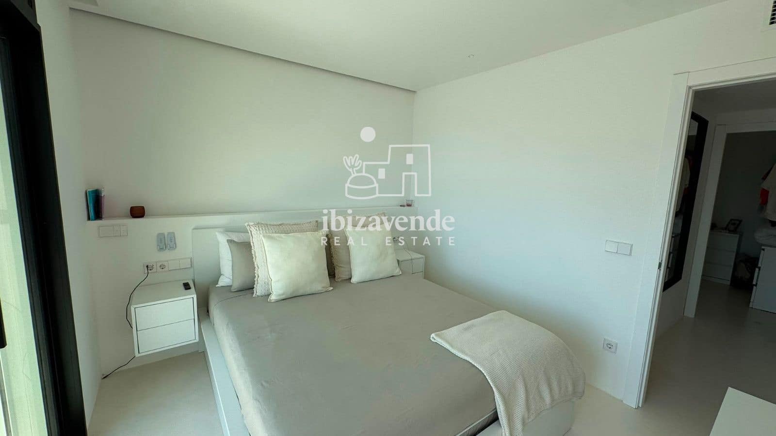 Appartement de 2 chambres à louer à Cala Llonga - 2 300 € (Ref: 10014105)
