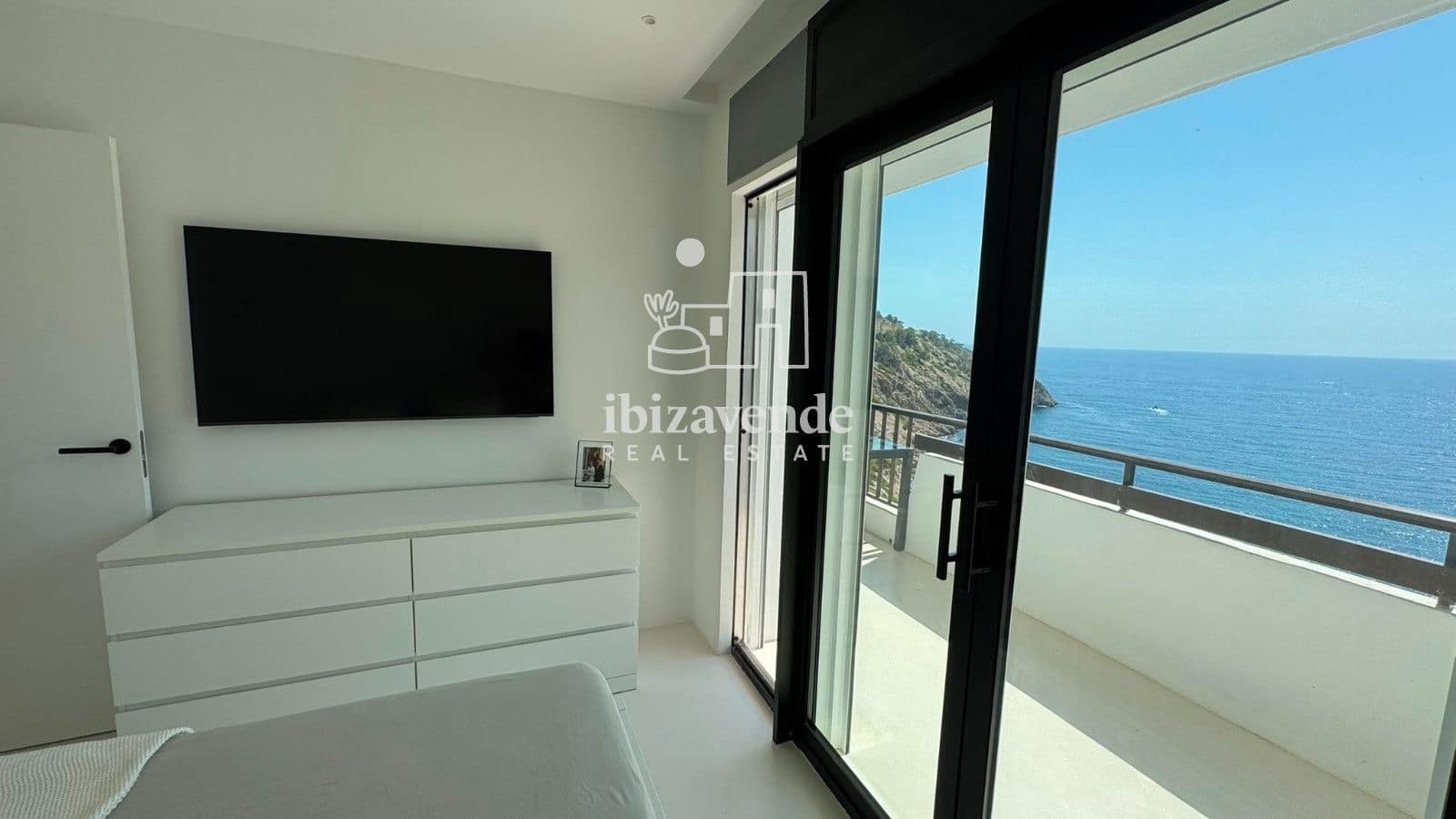Appartement de 2 chambres à louer à Cala Llonga - 2 300 € (Ref: 10014105)