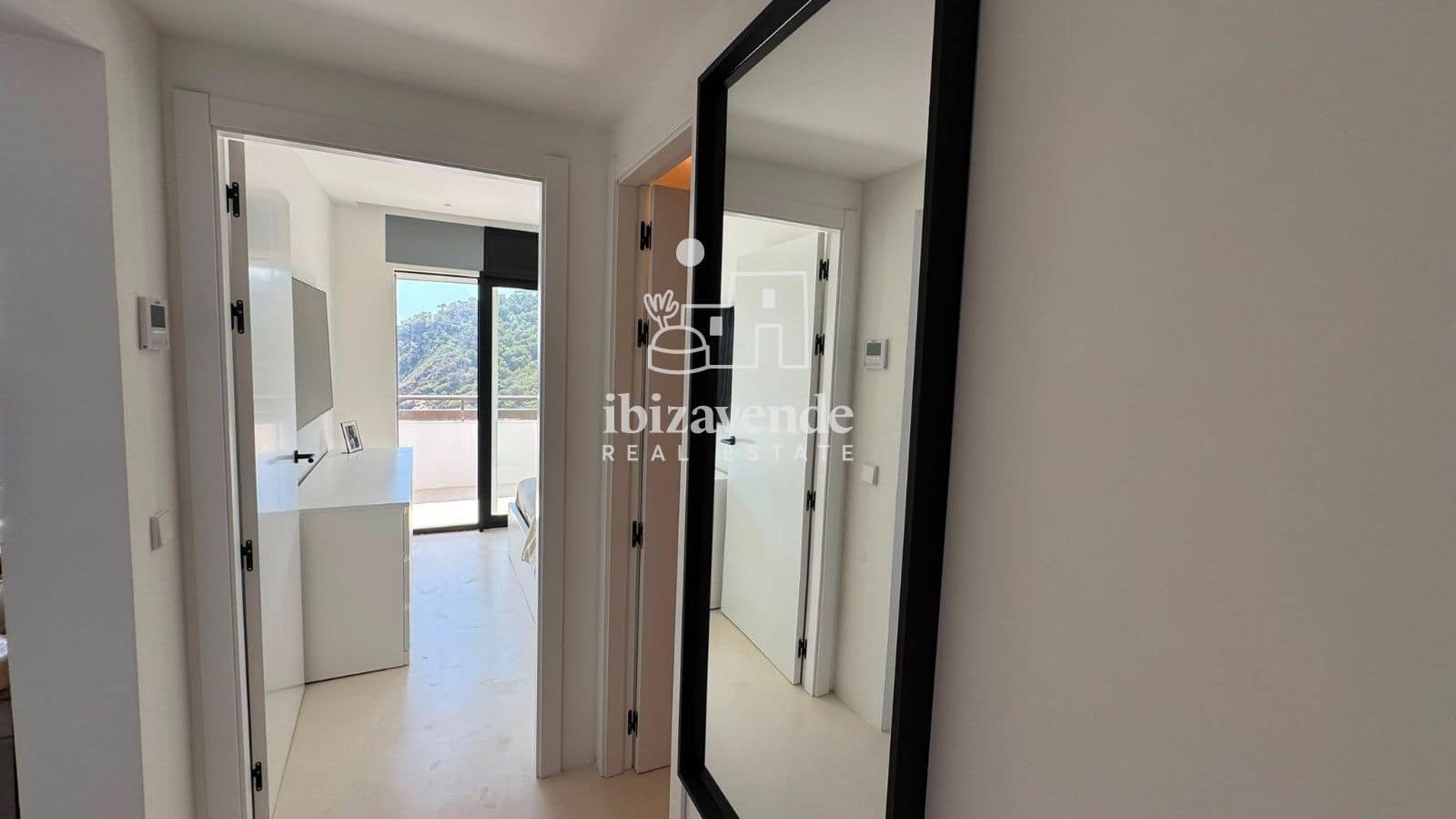 Appartement de 2 chambres à louer à Cala Llonga - 2 300 € (Ref: 10014105)