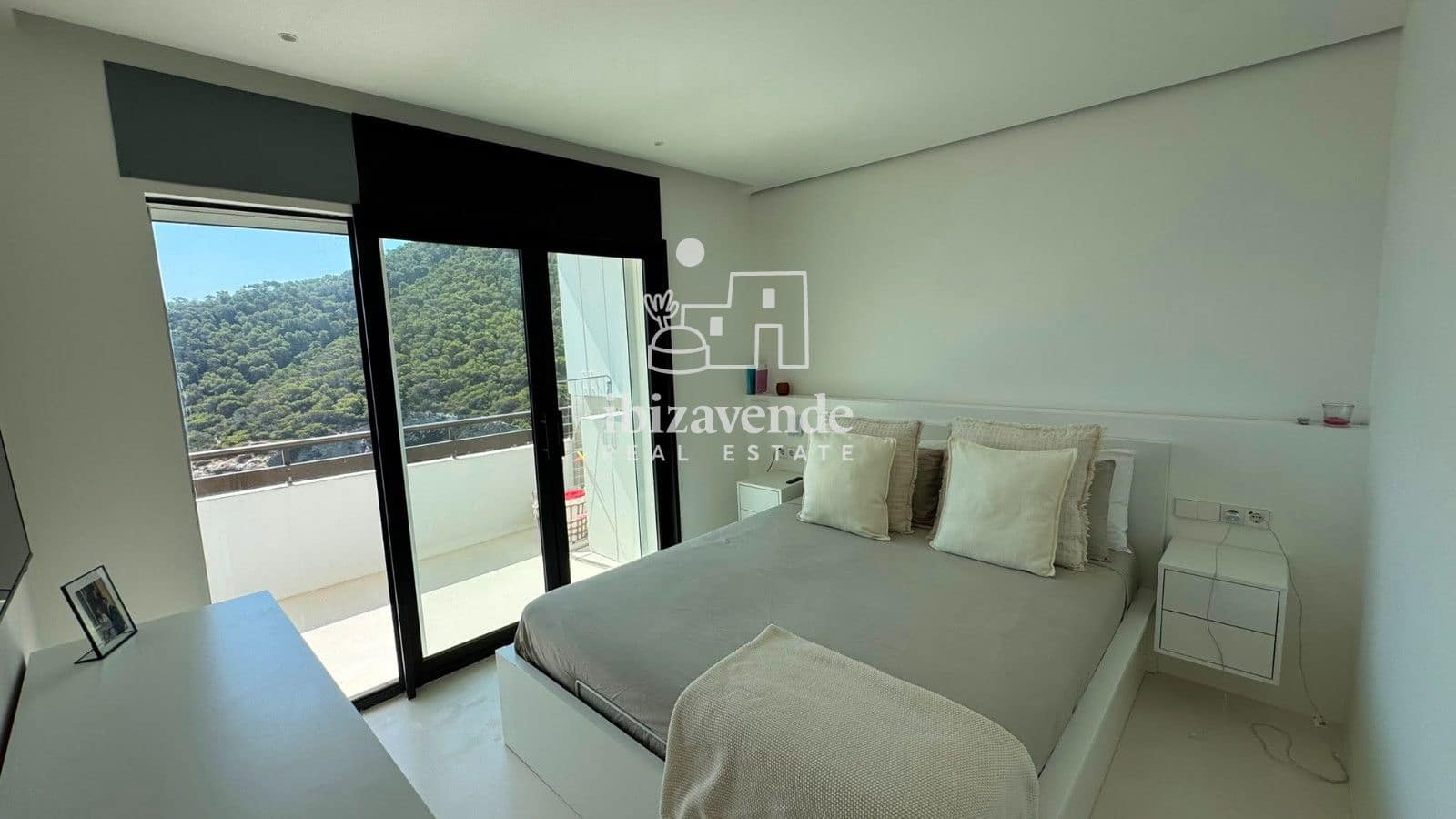 Appartement de 2 chambres à louer à Cala Llonga - 2 300 € (Ref: 10014105)