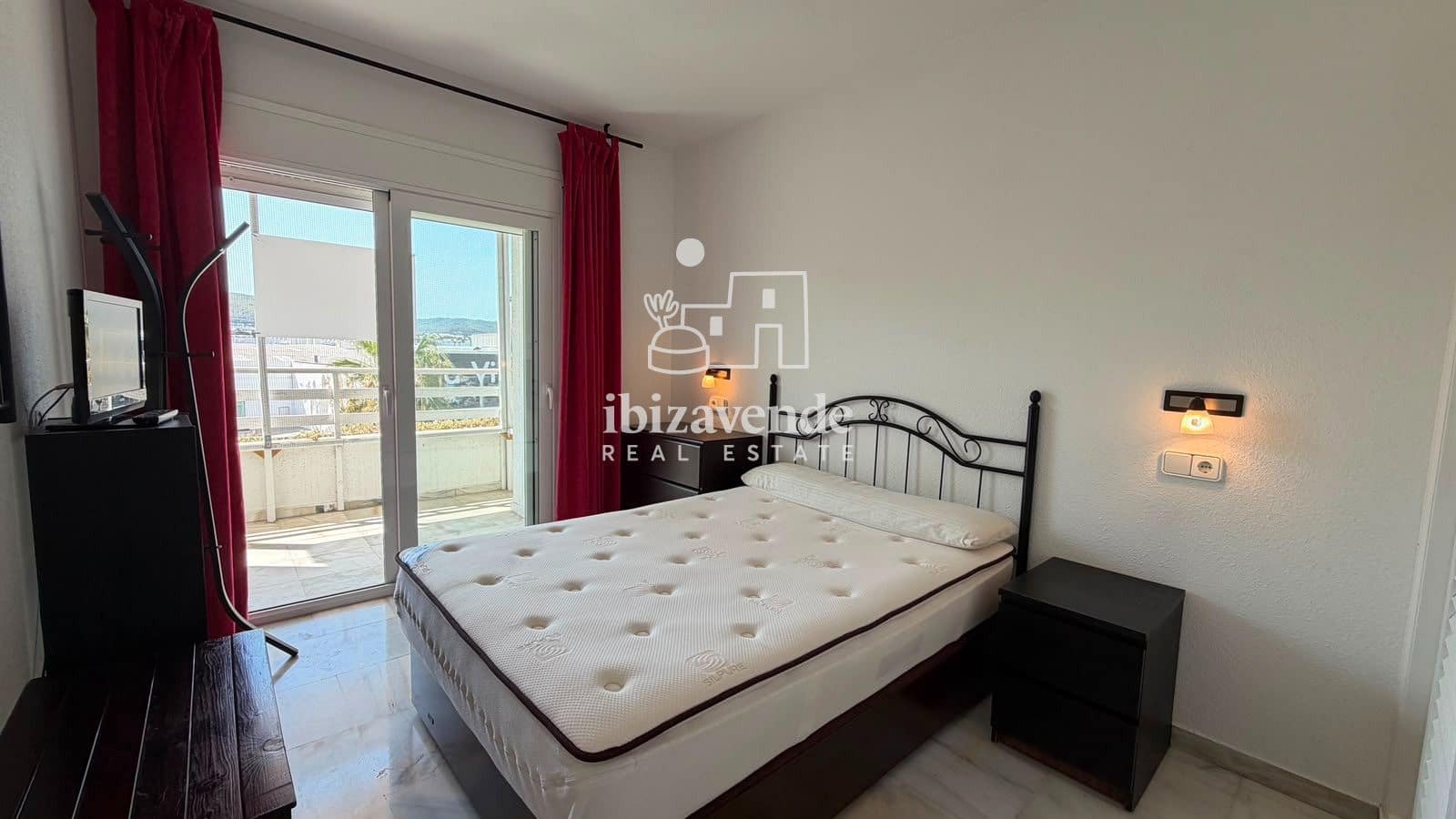 1 bedroom Flat for sale in Ibiza / Eivissa town with pool - € 399,000 (Ref: 10019340)