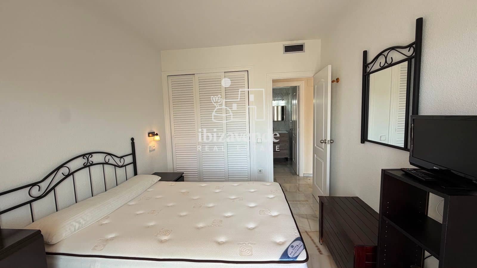 1 bedroom Flat for sale in Ibiza / Eivissa town with pool - € 399,000 (Ref: 10019340)