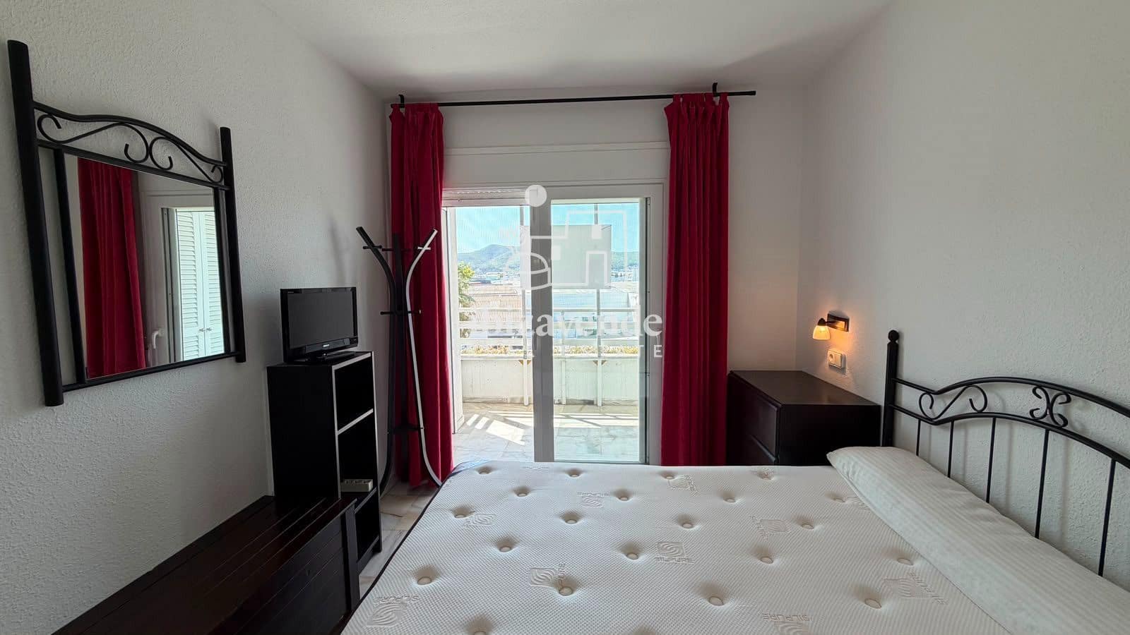 1 bedroom Flat for sale in Ibiza / Eivissa town with pool - € 399,000 (Ref: 10019340)