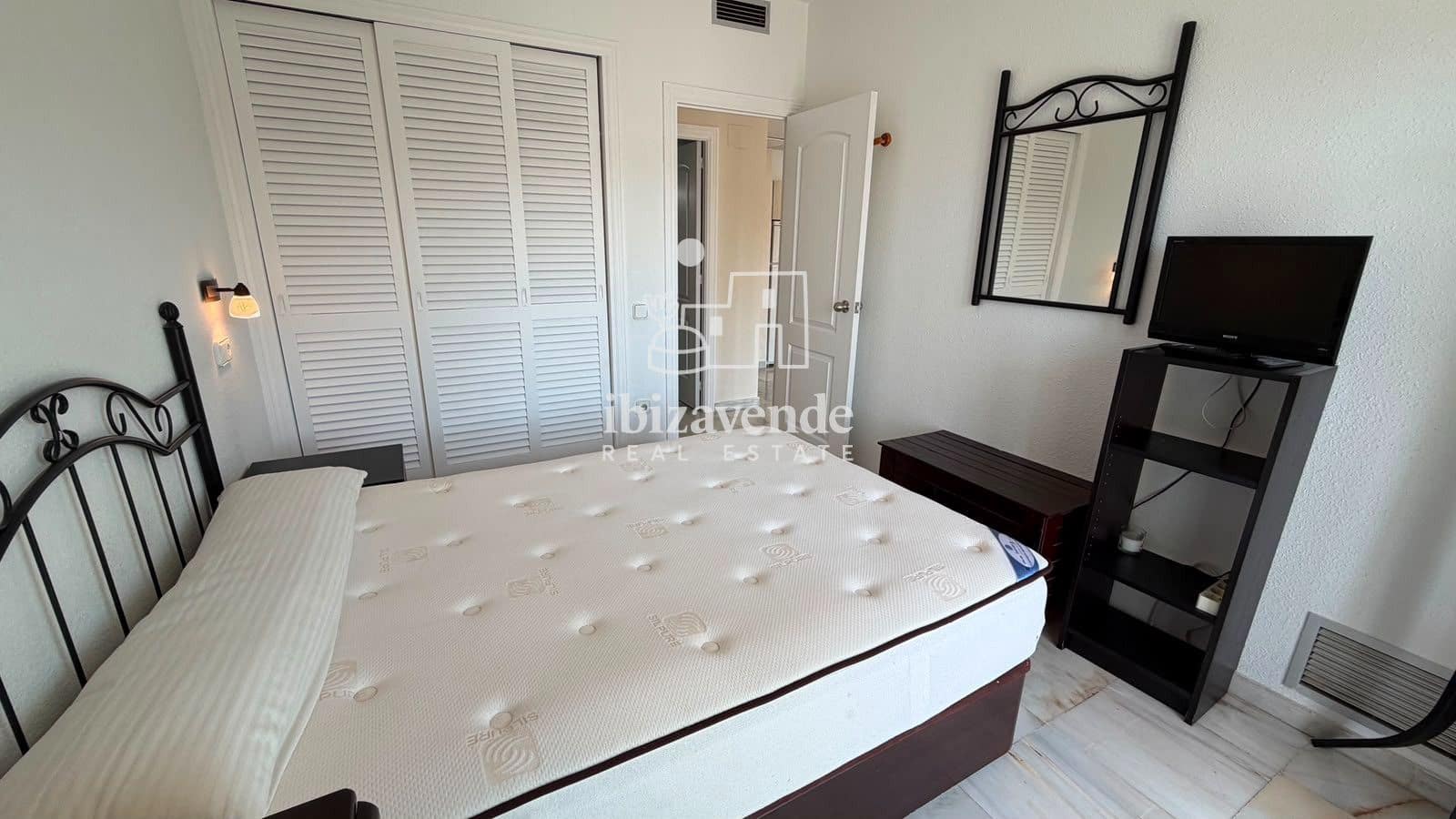 1 bedroom Flat for sale in Ibiza / Eivissa town with pool - € 399,000 (Ref: 10019340)