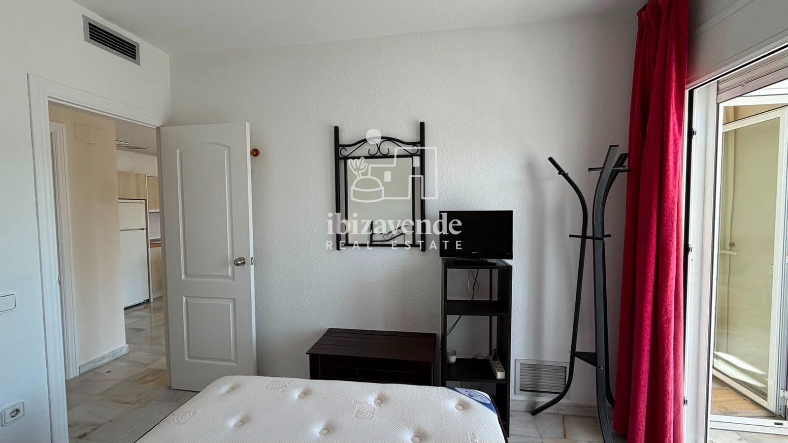 1 bedroom Flat for sale in Ibiza / Eivissa town with pool - € 399,000 (Ref: 10019340)