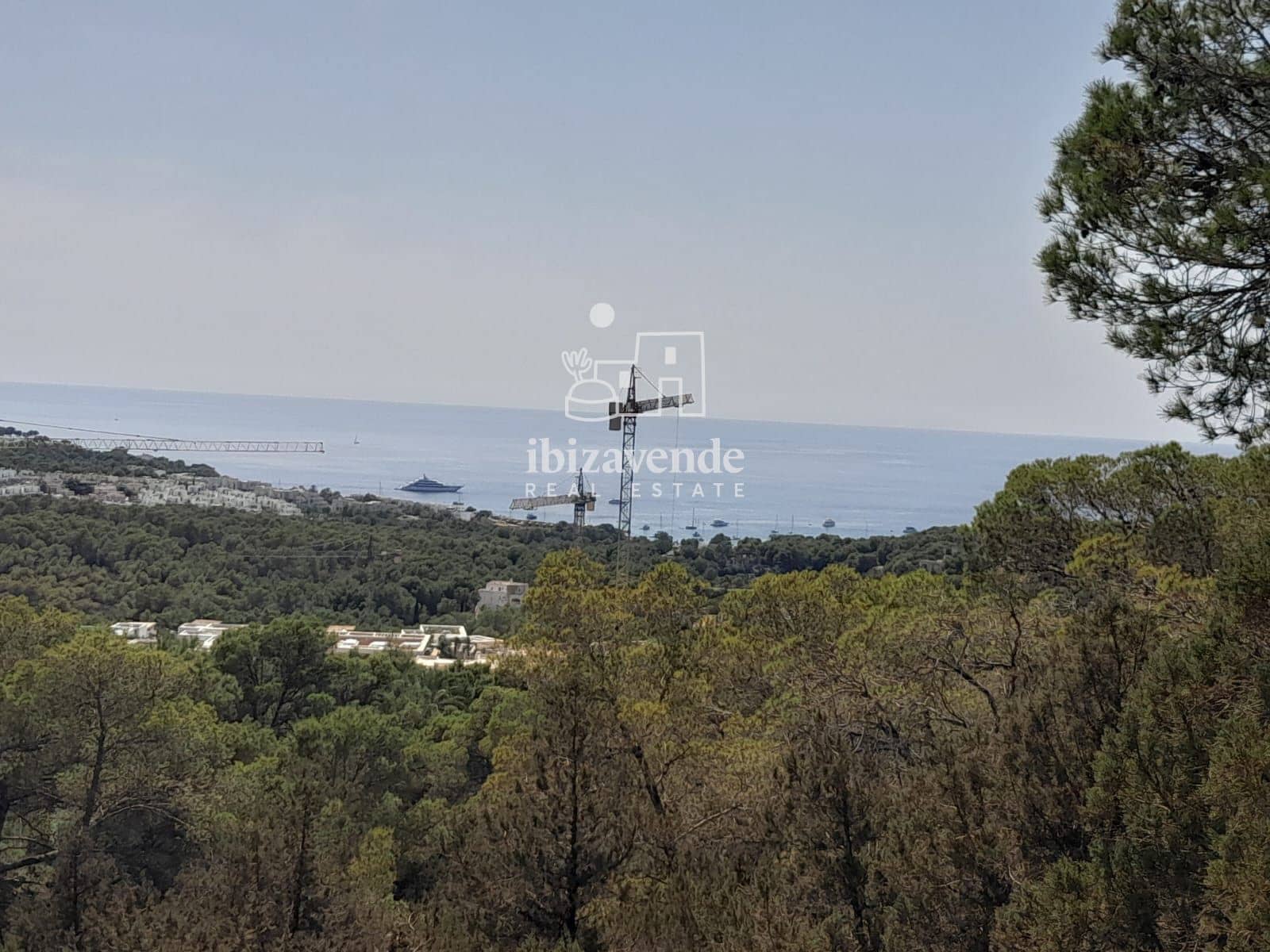 Byggegrund til salg i Cala Tarida - € 1.810.000 (Ref: 10021190)