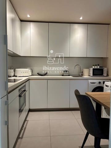 3 soveværelse Byhus til salg i Cala Llonga, Santa Eulalia / Santa Eularia med swimmingpool garage - € 895.000 (Ref: 10029732)