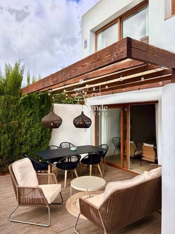 3 soveværelse Byhus til salg i Cala Llonga, Santa Eulalia / Santa Eularia med swimmingpool garage - € 895.000 (Ref: 10029732)