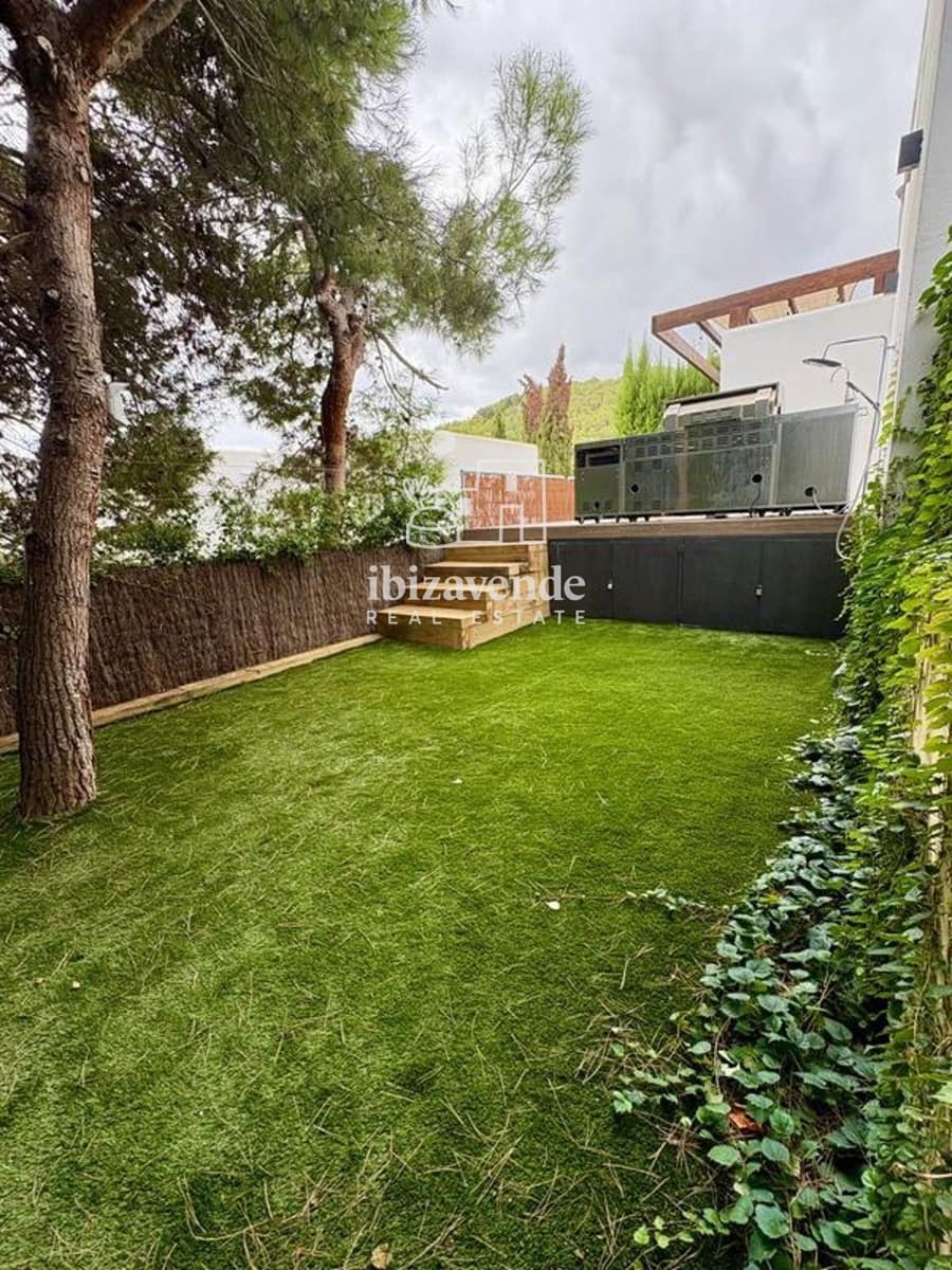3 soveværelse Byhus til salg i Cala Llonga med swimmingpool garage - € 895.000 (Ref: 10029732)