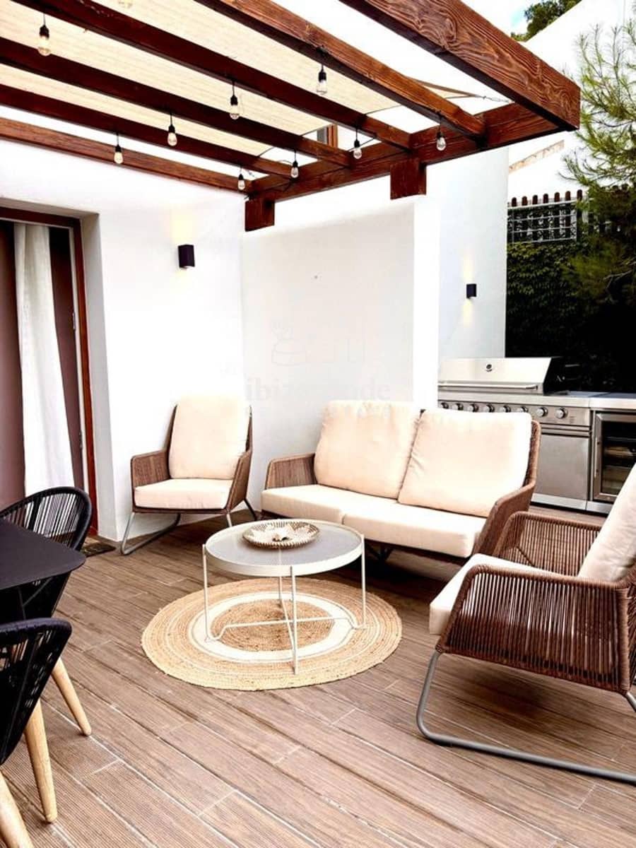 3 soveværelse Byhus til salg i Cala Llonga med swimmingpool garage - € 895.000 (Ref: 10029732)