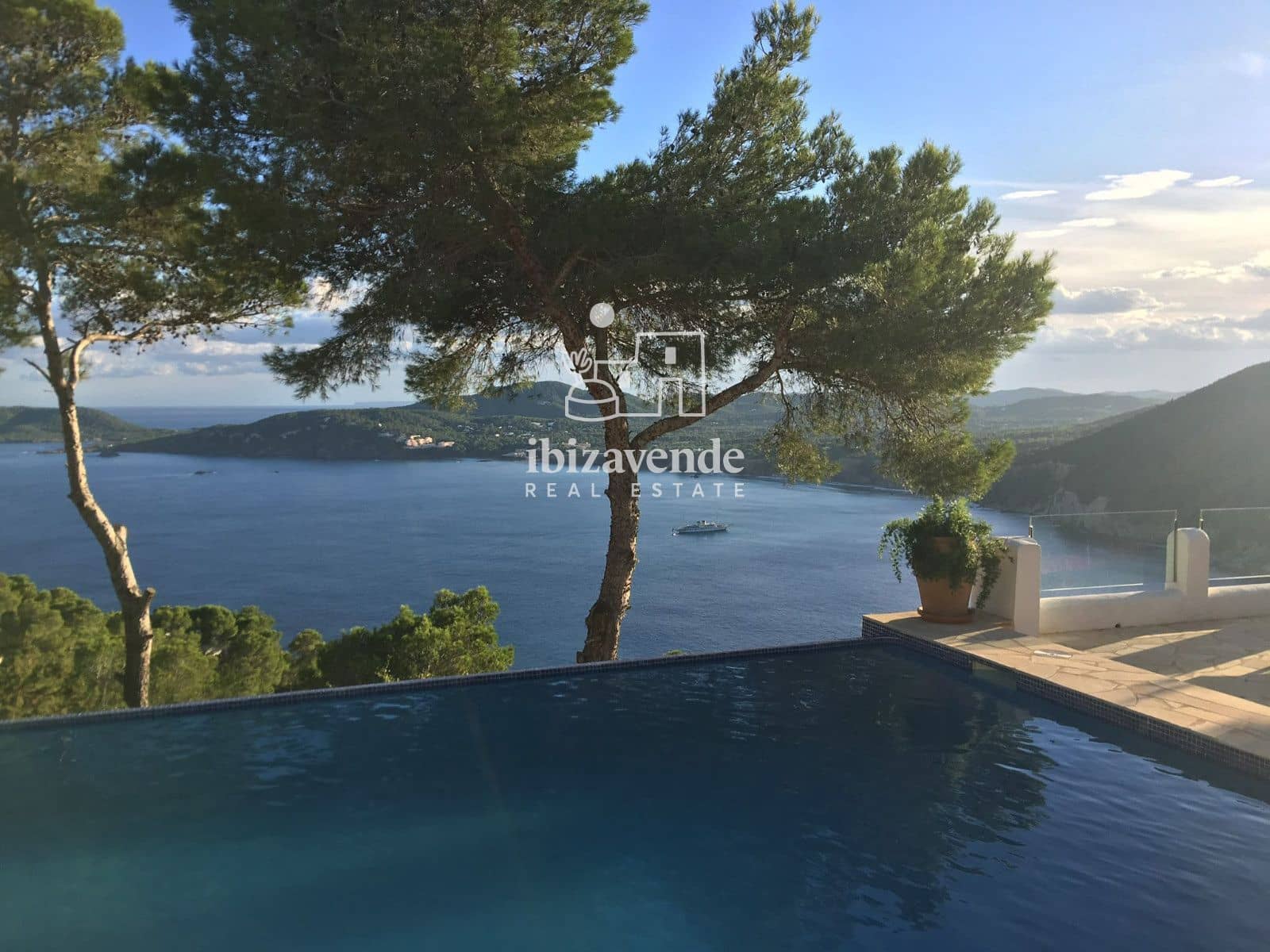 3 makuuhuone Huvila vuokrattavana paikassa Sant Joan de Labritja mukana uima-altaan 
autotalli - 5 600 € (Ref: 10029827)