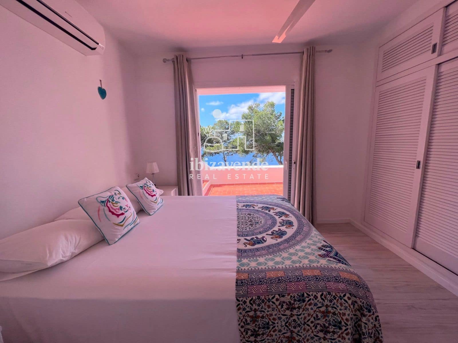 3 makuuhuone Huvila vuokrattavana paikassa Sant Joan de Labritja mukana uima-altaan 
autotalli - 5 600 € (Ref: 10029827)