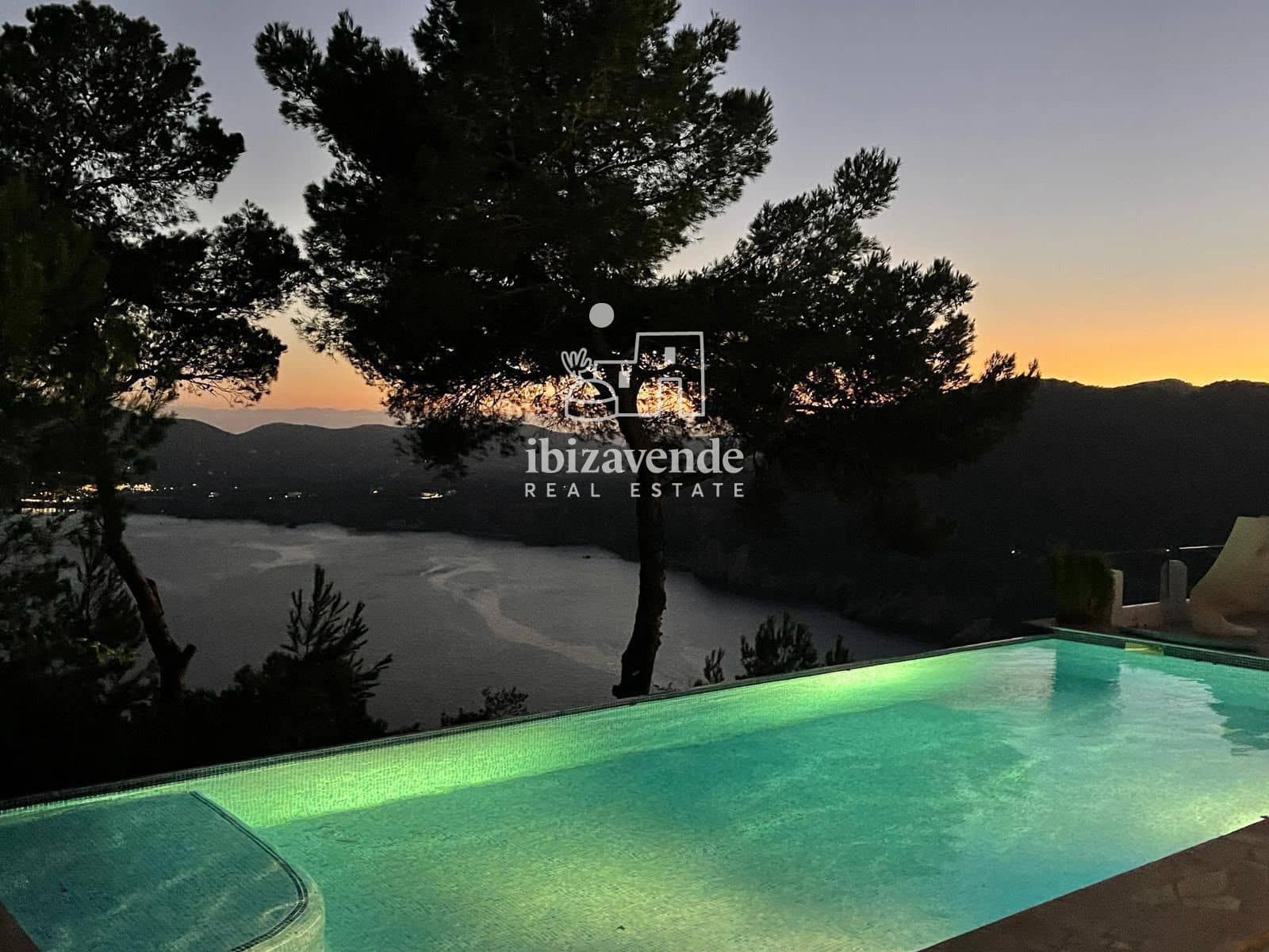 3 makuuhuone Huvila vuokrattavana paikassa Sant Joan de Labritja mukana uima-altaan 
autotalli - 5 600 € (Ref: 10029827)