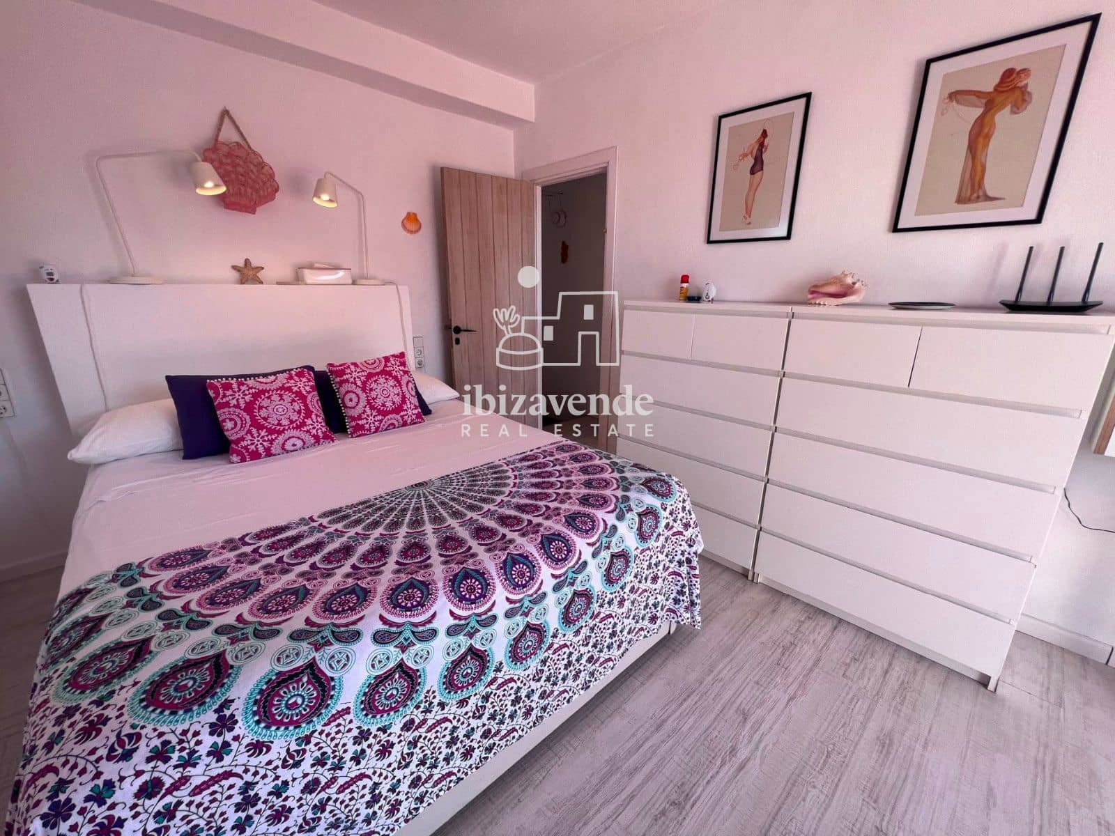 3 makuuhuone Huvila vuokrattavana paikassa Sant Joan de Labritja mukana uima-altaan 
autotalli - 5 600 € (Ref: 10029827)