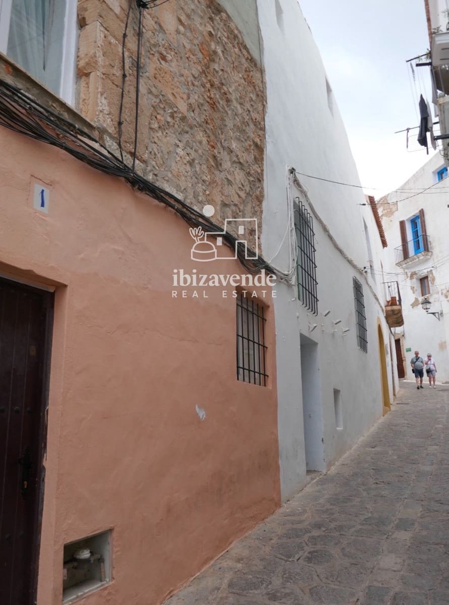 4 bedroom Villa for sale in Ibiza / Eivissa town - € 3,000,000 (Ref: 10030985)