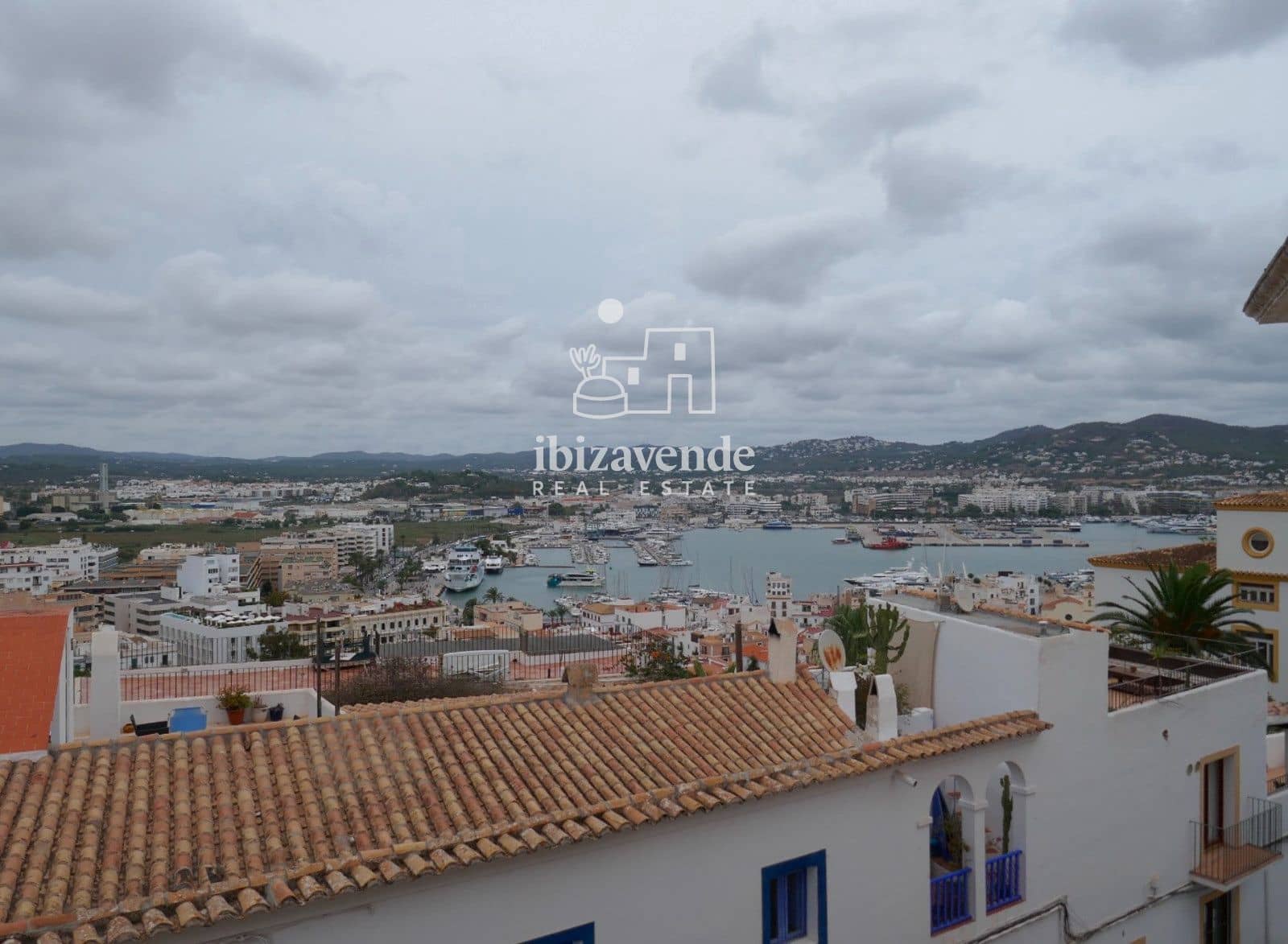 4 bedroom Villa for sale in Ibiza / Eivissa town - € 3,000,000 (Ref: 10030985)