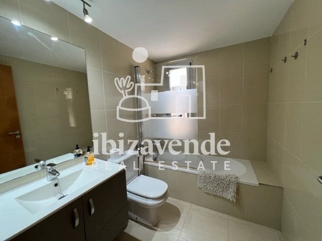 3 bedroom Flat for rent in Cala Llonga with garage - € 2,000 (Ref: 10035702)