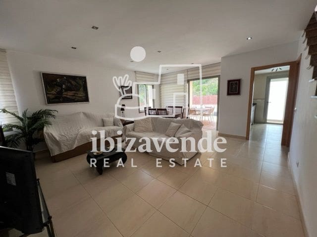 3 bedroom Flat for rent in Cala Llonga, Santa Eulalia / Santa Eularia with garage - € 2,000 (Ref: 10035702)