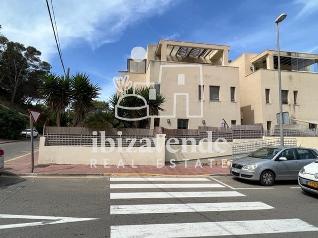 3 bedroom Flat for rent in Cala Llonga with garage - € 2,000 (Ref: 10035702)