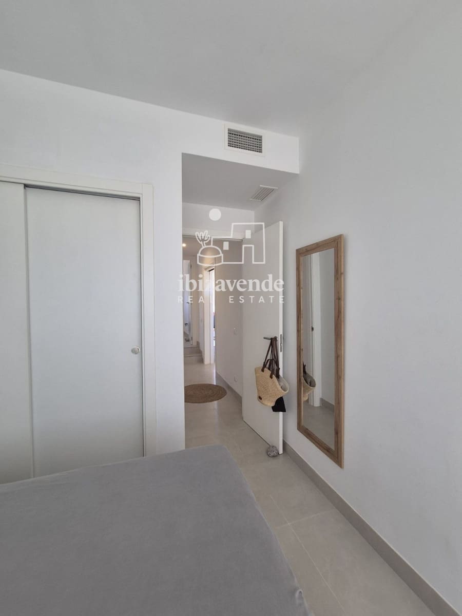 Ático de 2 habitaciones en Cala Tarida en alquiler con piscina garaje - 2.200 € (Ref: 10041833)
