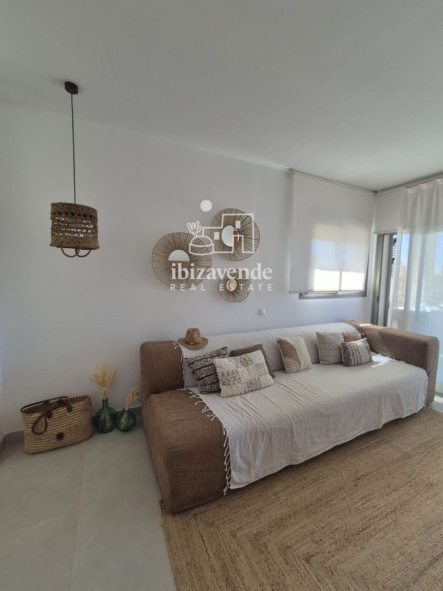 Ático de 2 habitaciones en Cala Tarida en alquiler con piscina garaje - 2.200 € (Ref: 10041833)